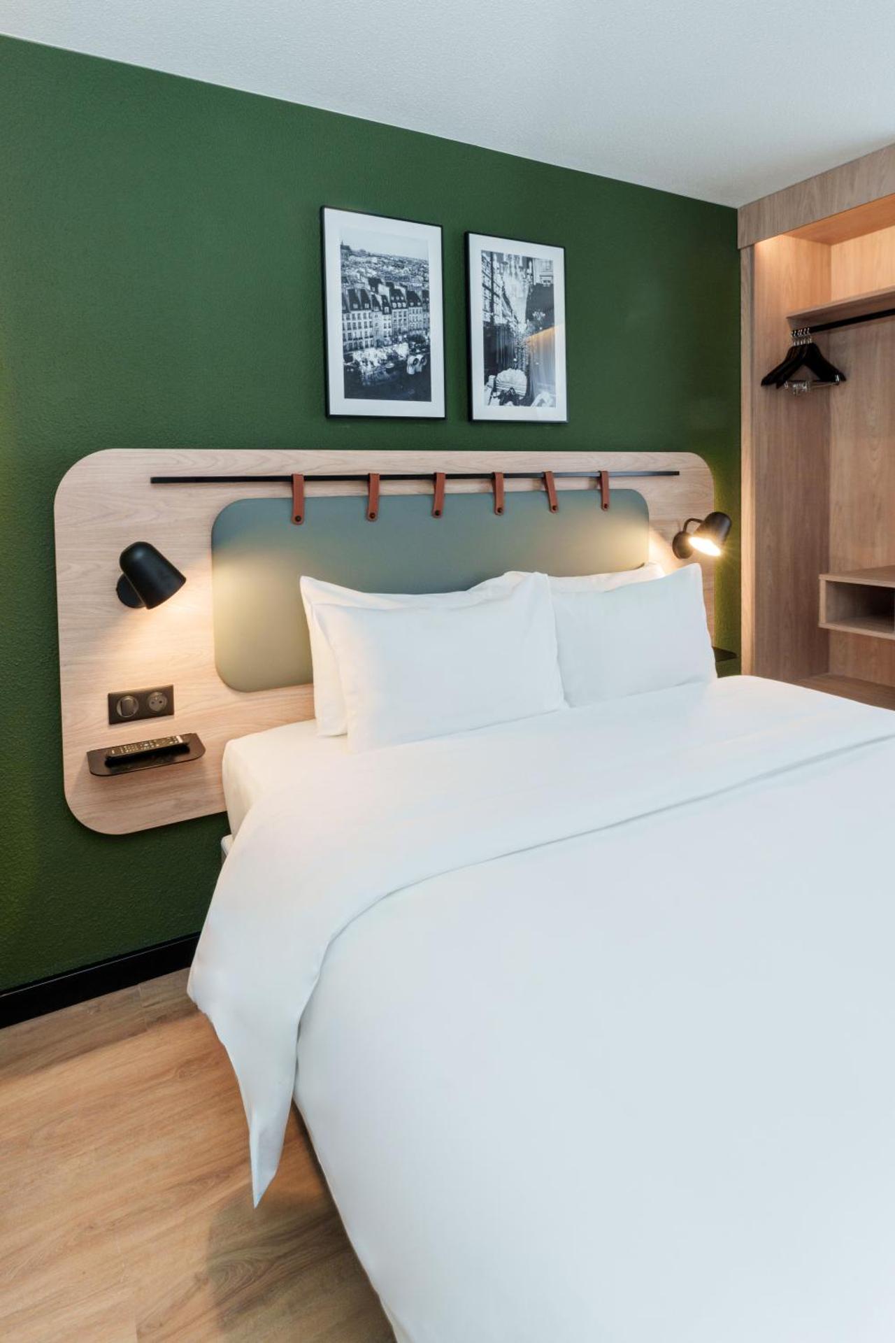 Superior Room - 1 King Bed