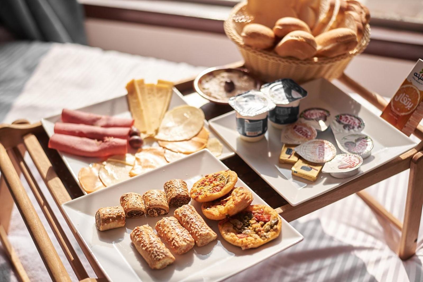 Family Room with Mountain View