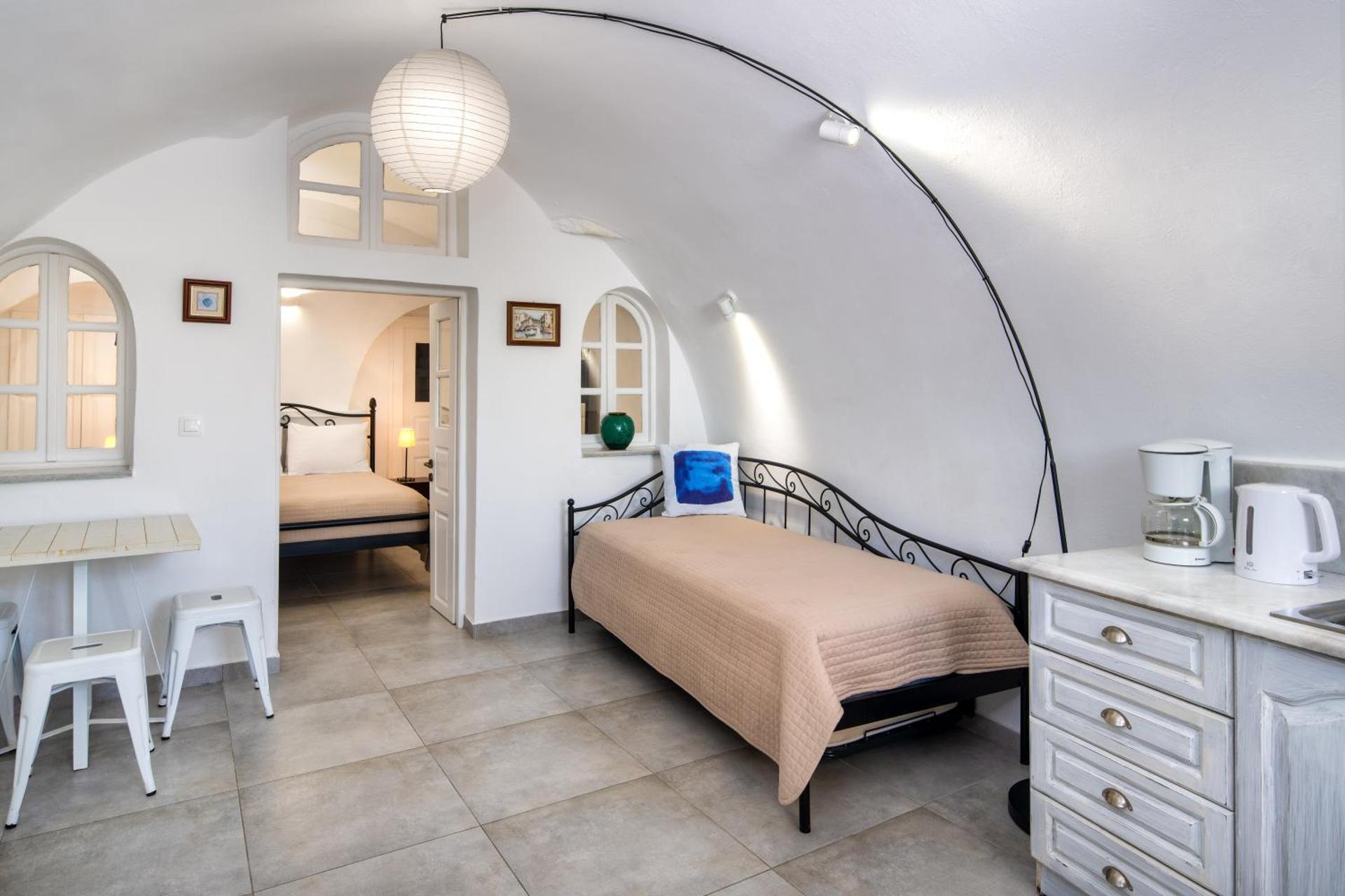 Day One Fira Mansion - Photo 20