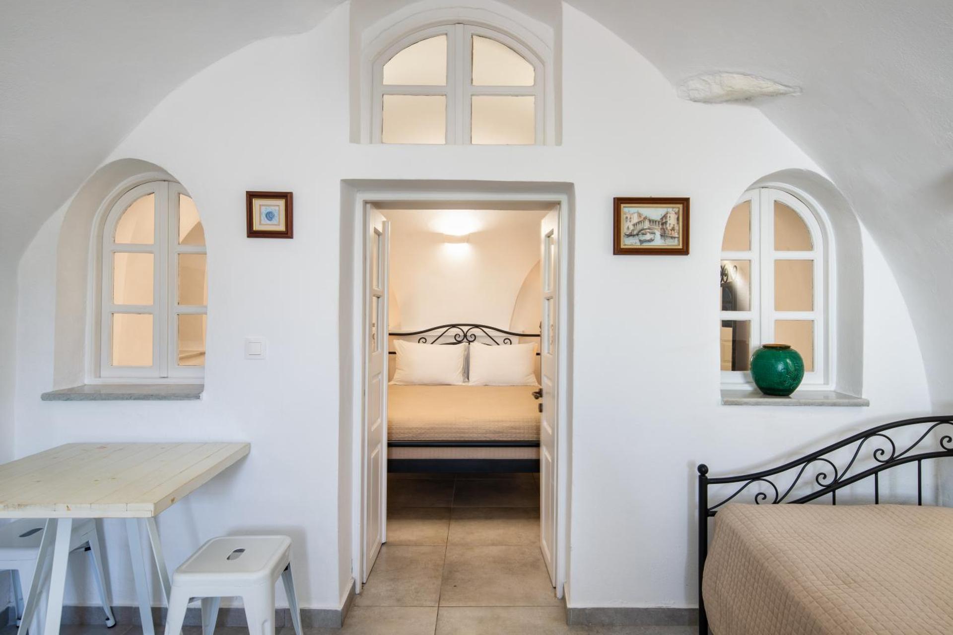 Day One Fira Mansion - Photo 18