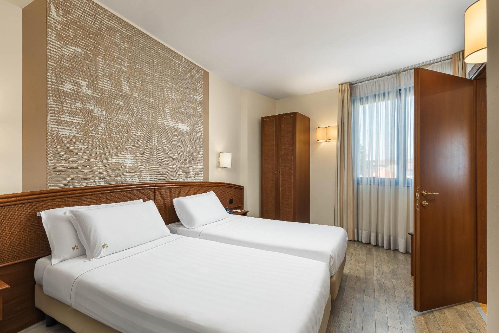 Welcome Hotel - Photo 12