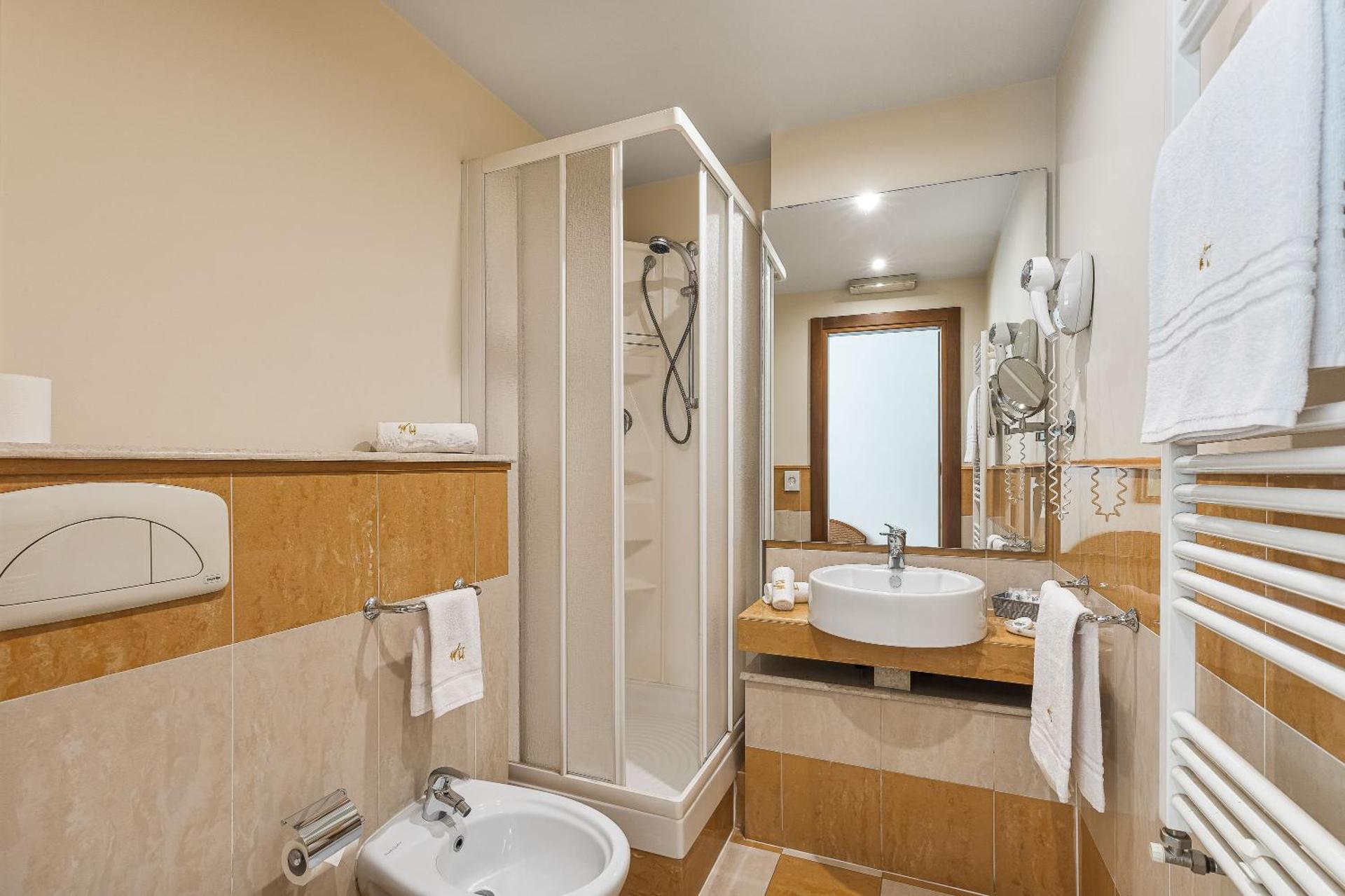 Welcome Hotel - Photo 10