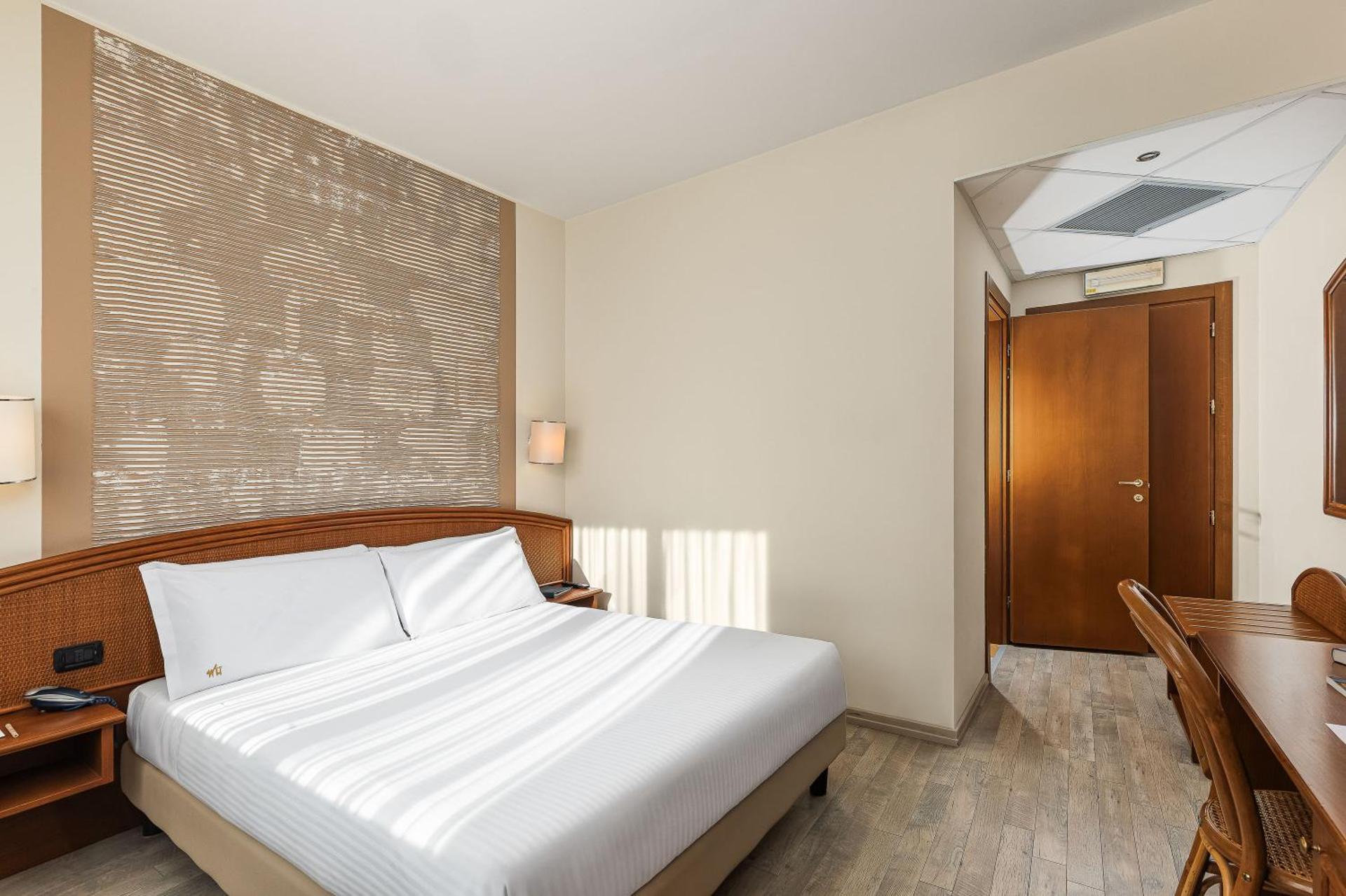 Welcome Hotel - Photo 8