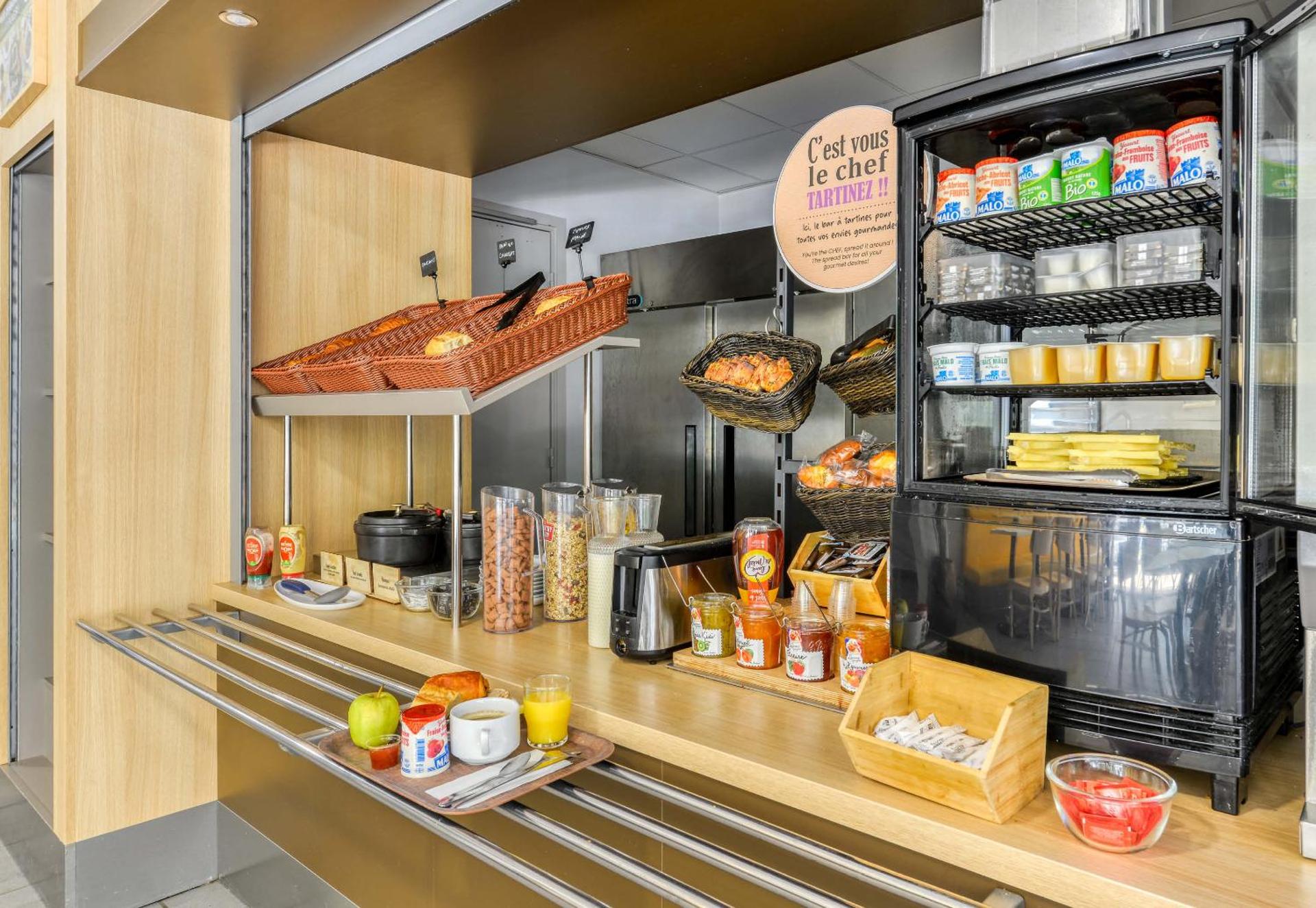 B&B HOTEL Montpellier Centre Le Millénaire - Photo 2