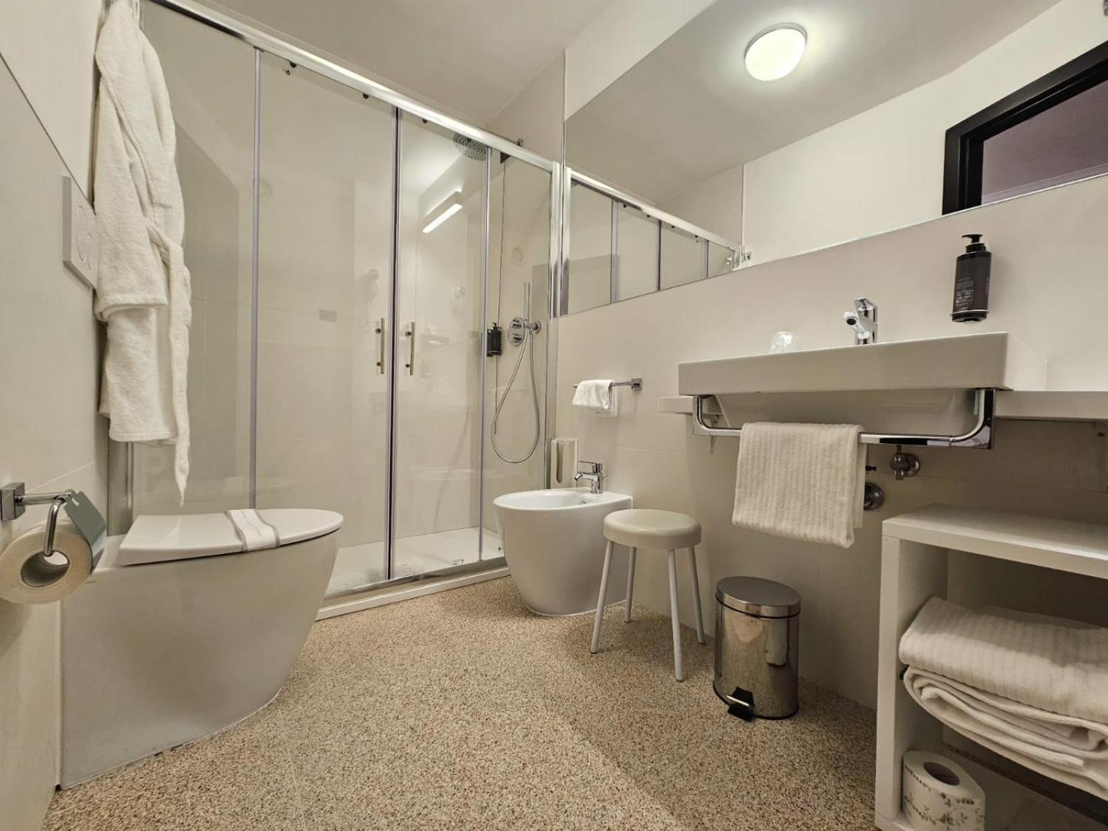 Hotel Plaza - Photo 19