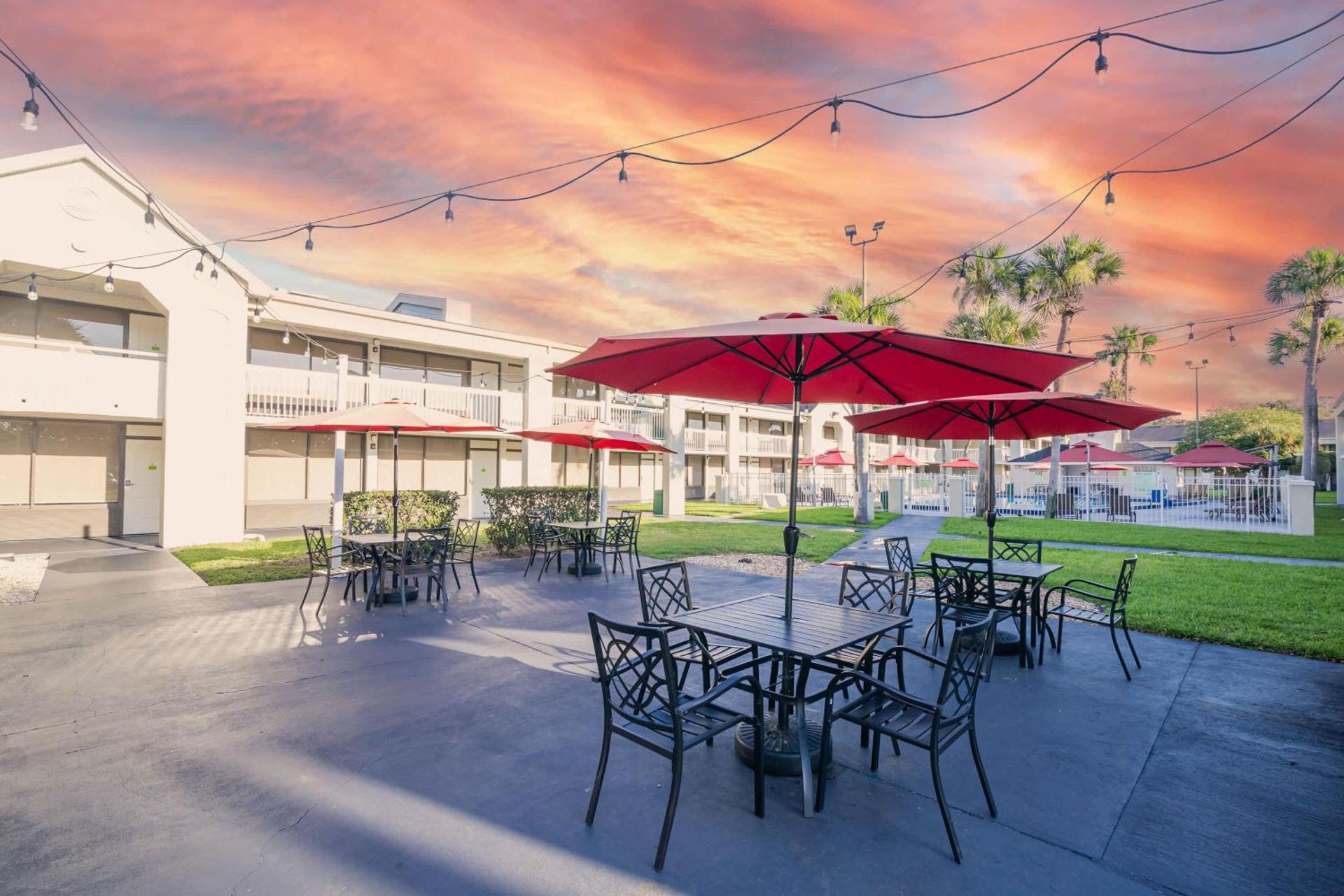 Cozy hotel with Super location near Disney - Photo 13