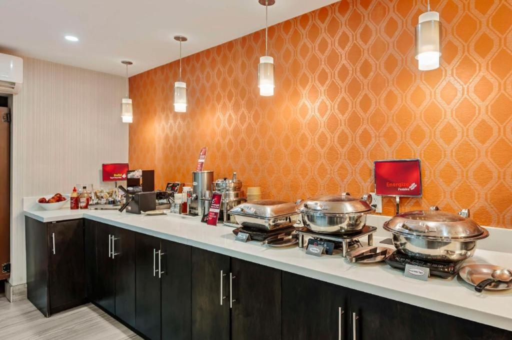 Best Western Plus Executive Inn - Photo 16