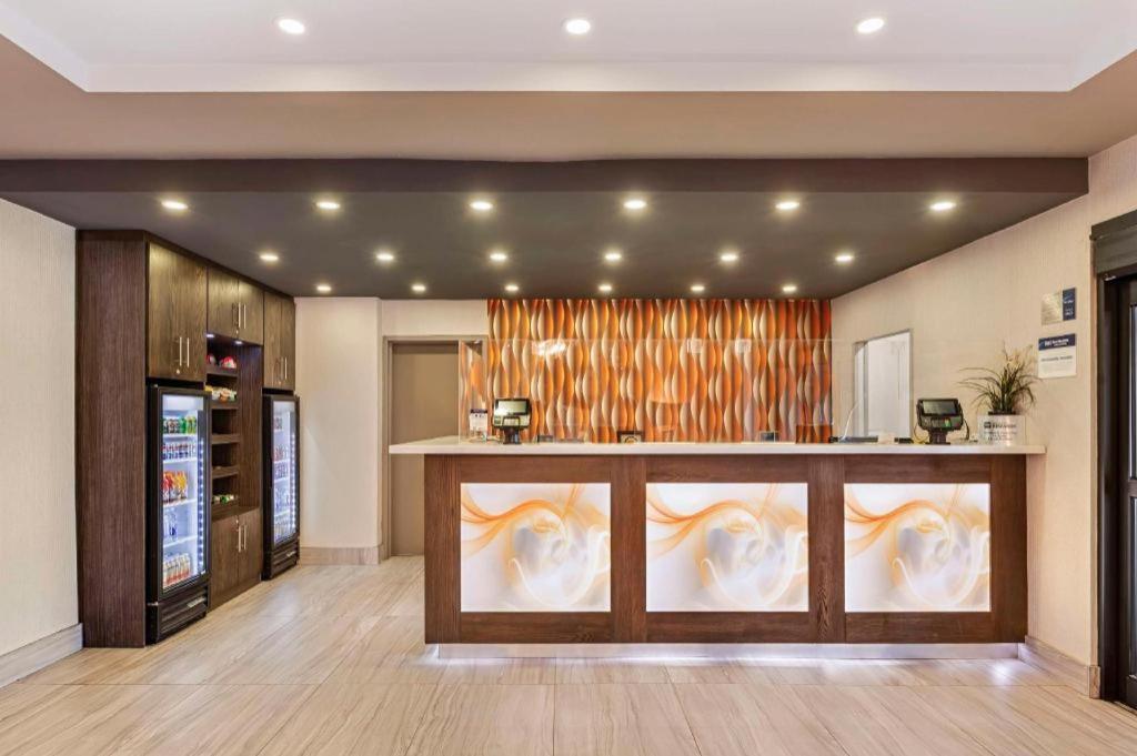 Best Western Plus Executive Inn - Photo 5