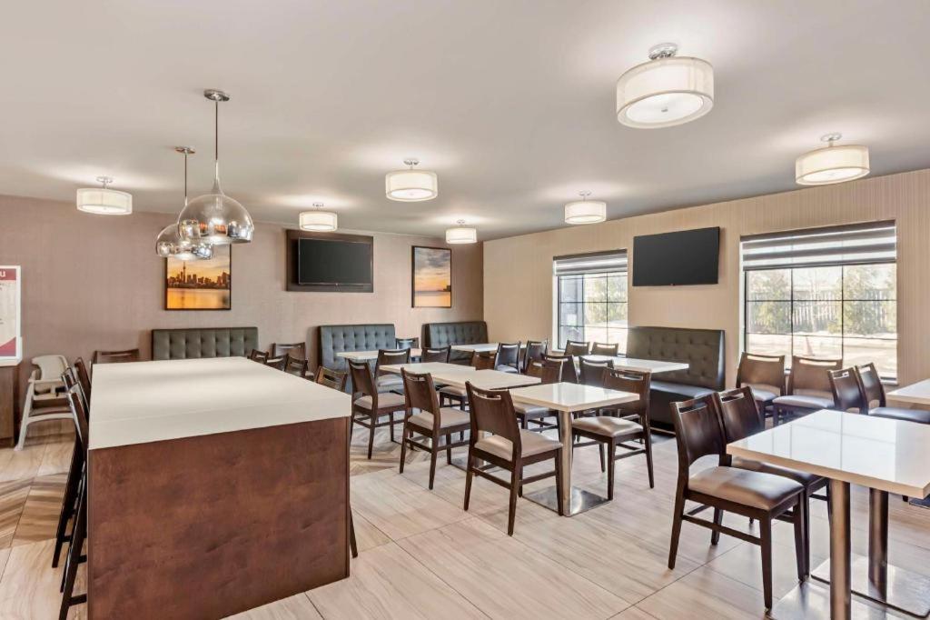 Best Western Plus Executive Inn - Photo 14