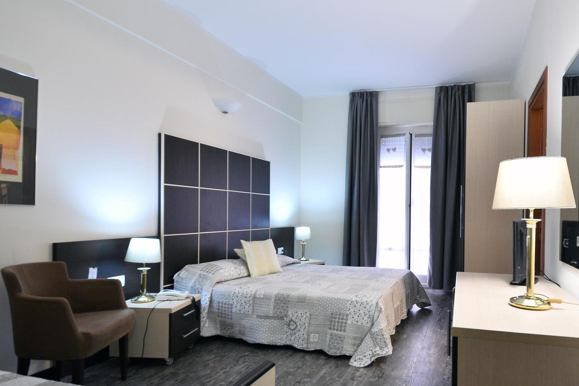 Hotel Ferrari - Photo 52