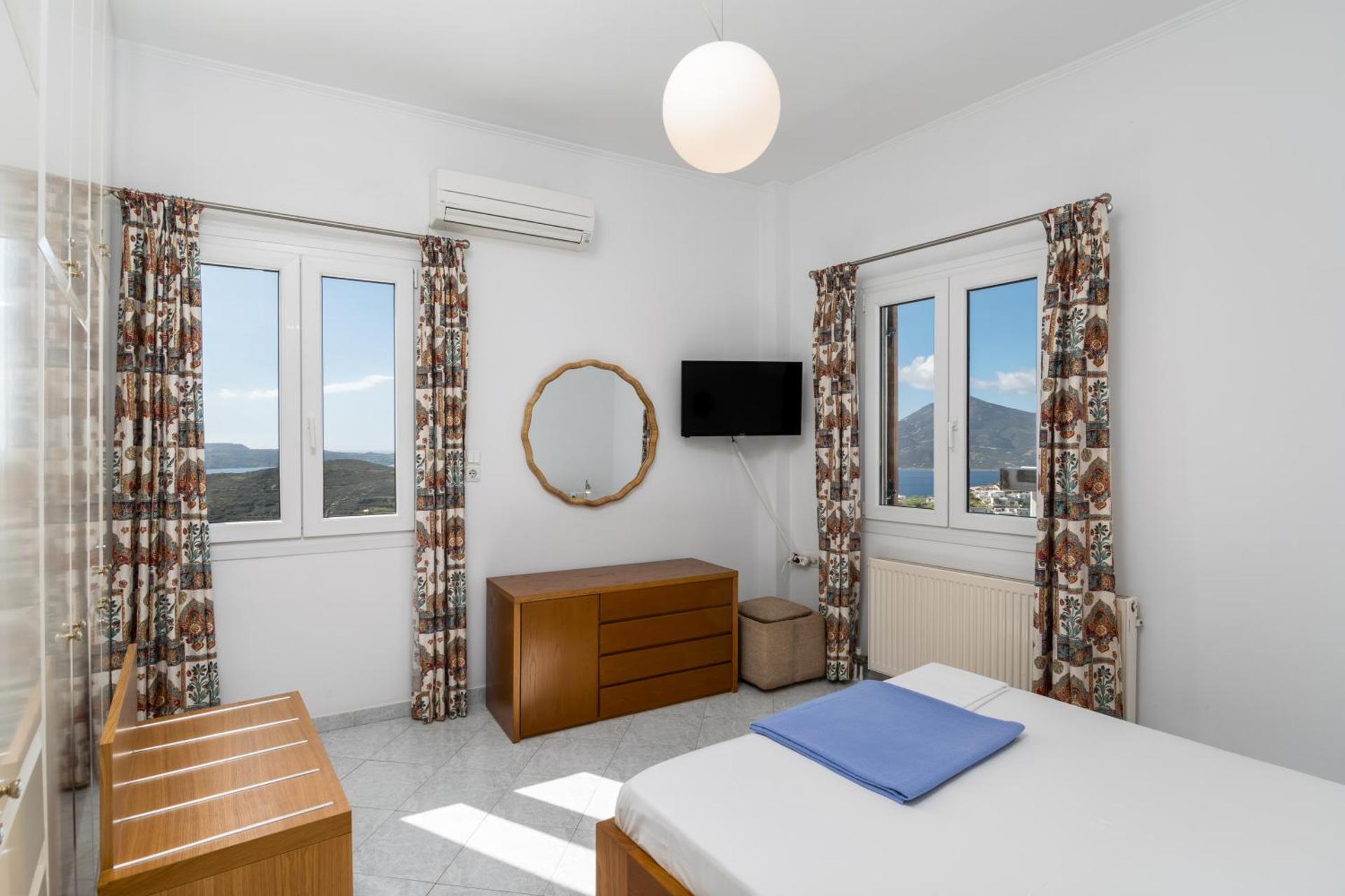 Uncle John's House with View - Photo 21