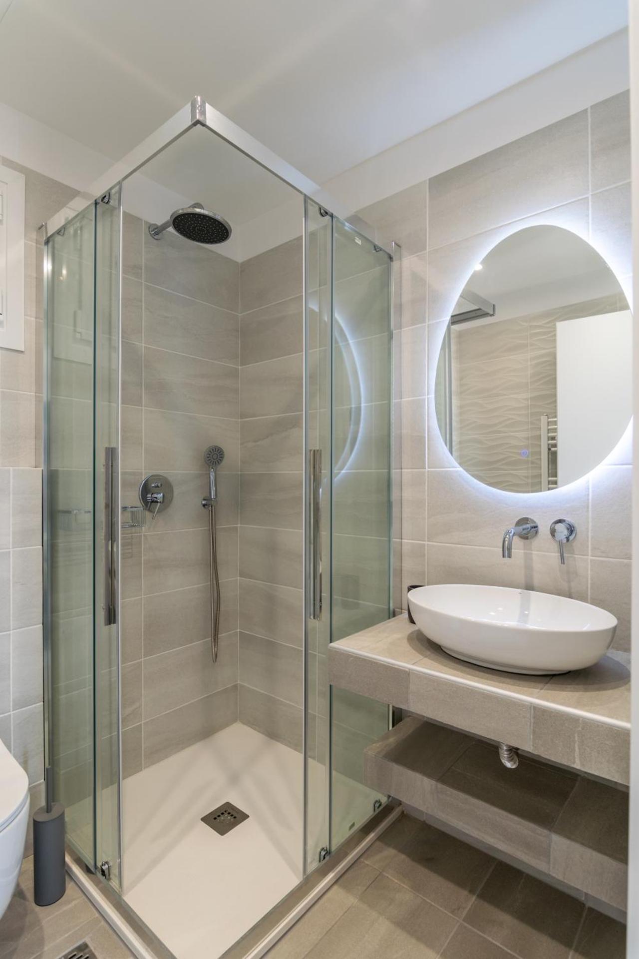 Uncle John's House with View - Photo 34