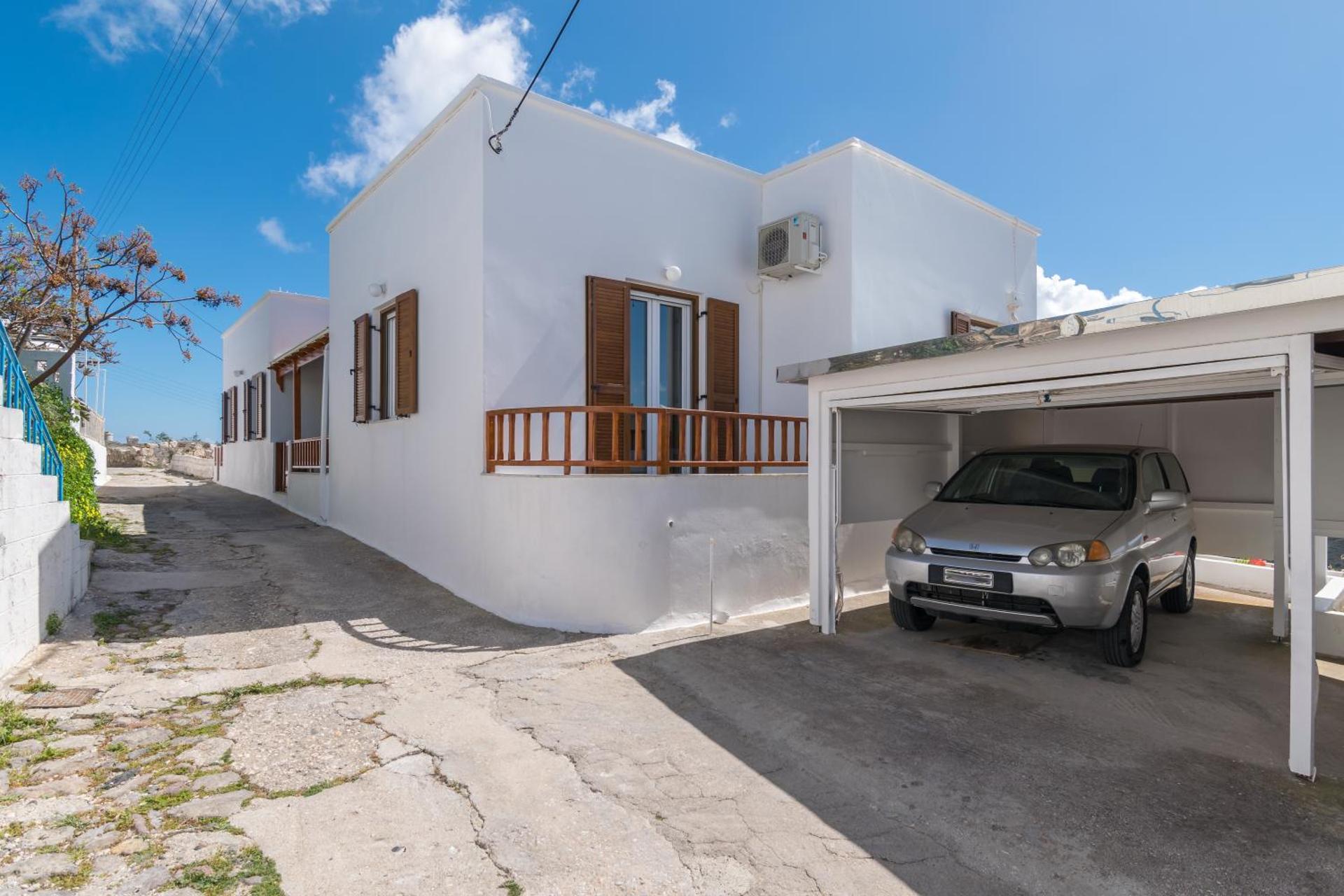 Uncle John's House with View - Photo 9