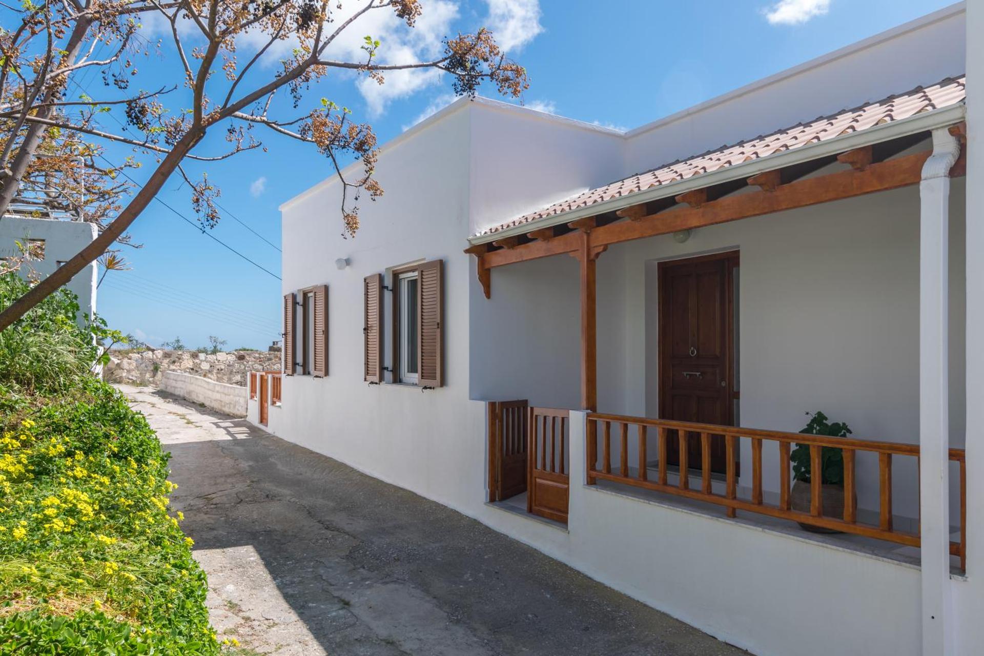 Uncle John's House with View - Photo 6