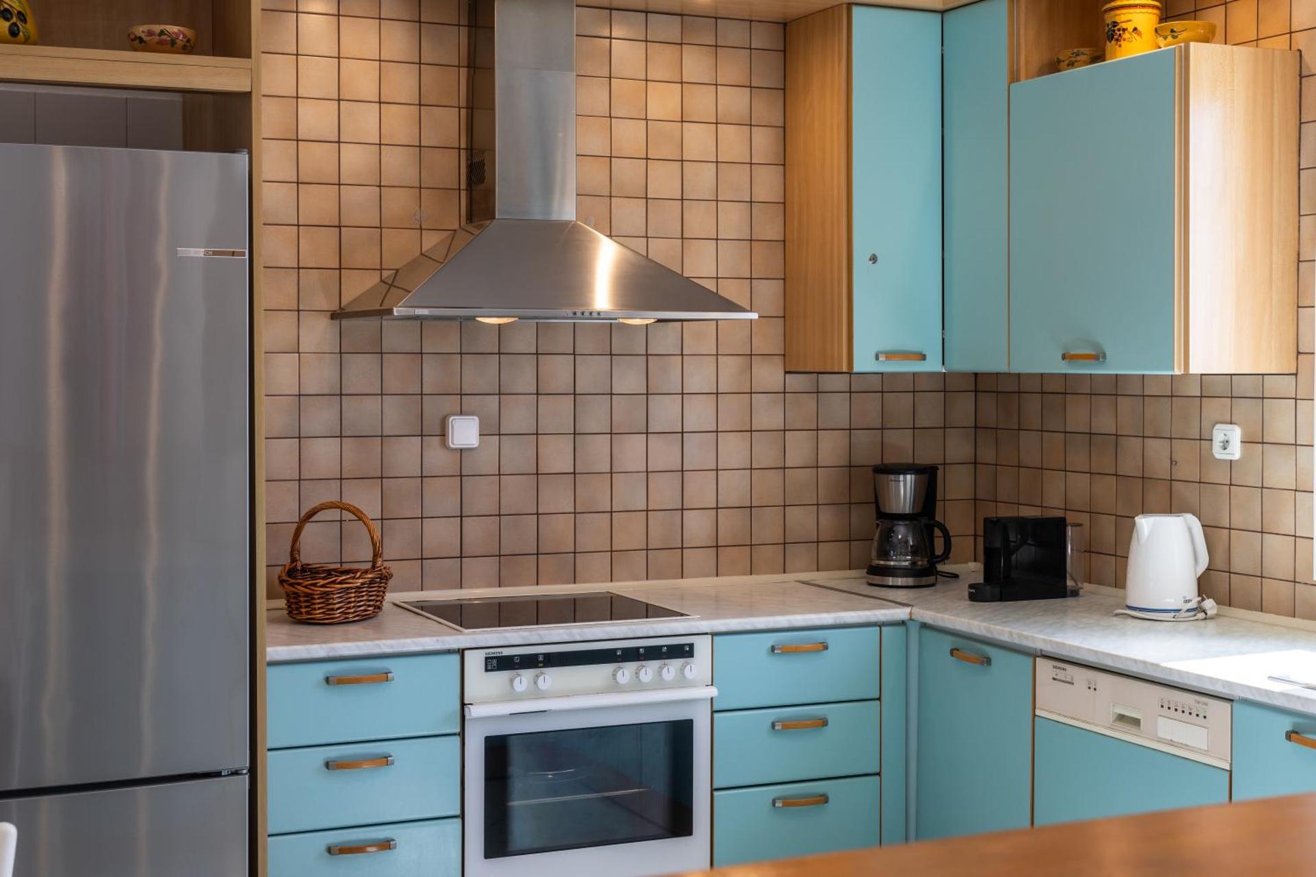 Uncle John's House with View - Photo 15