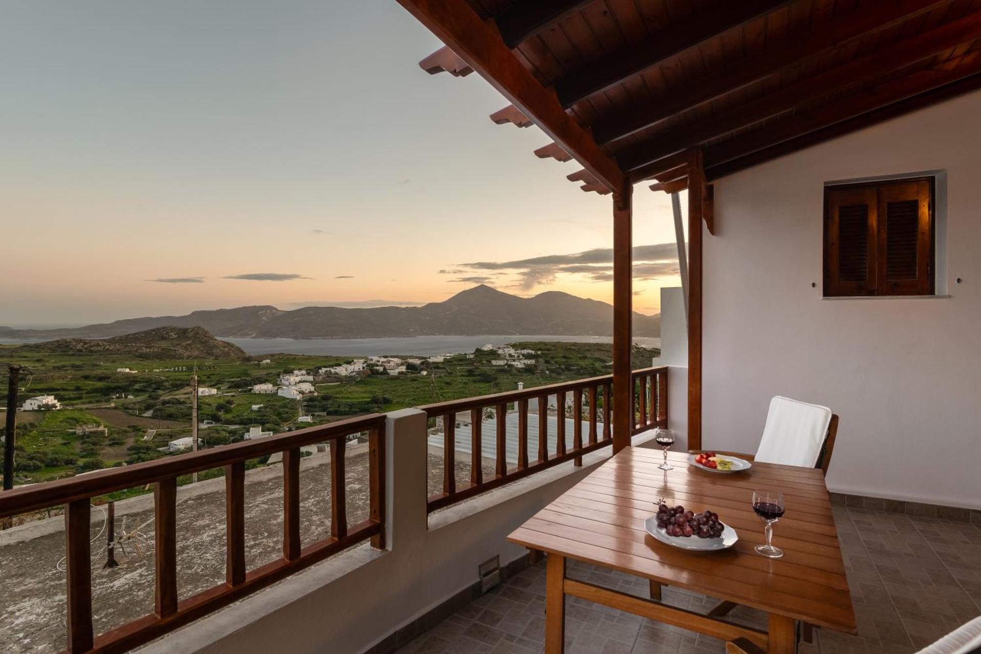 Uncle John's House with View - Photo 17