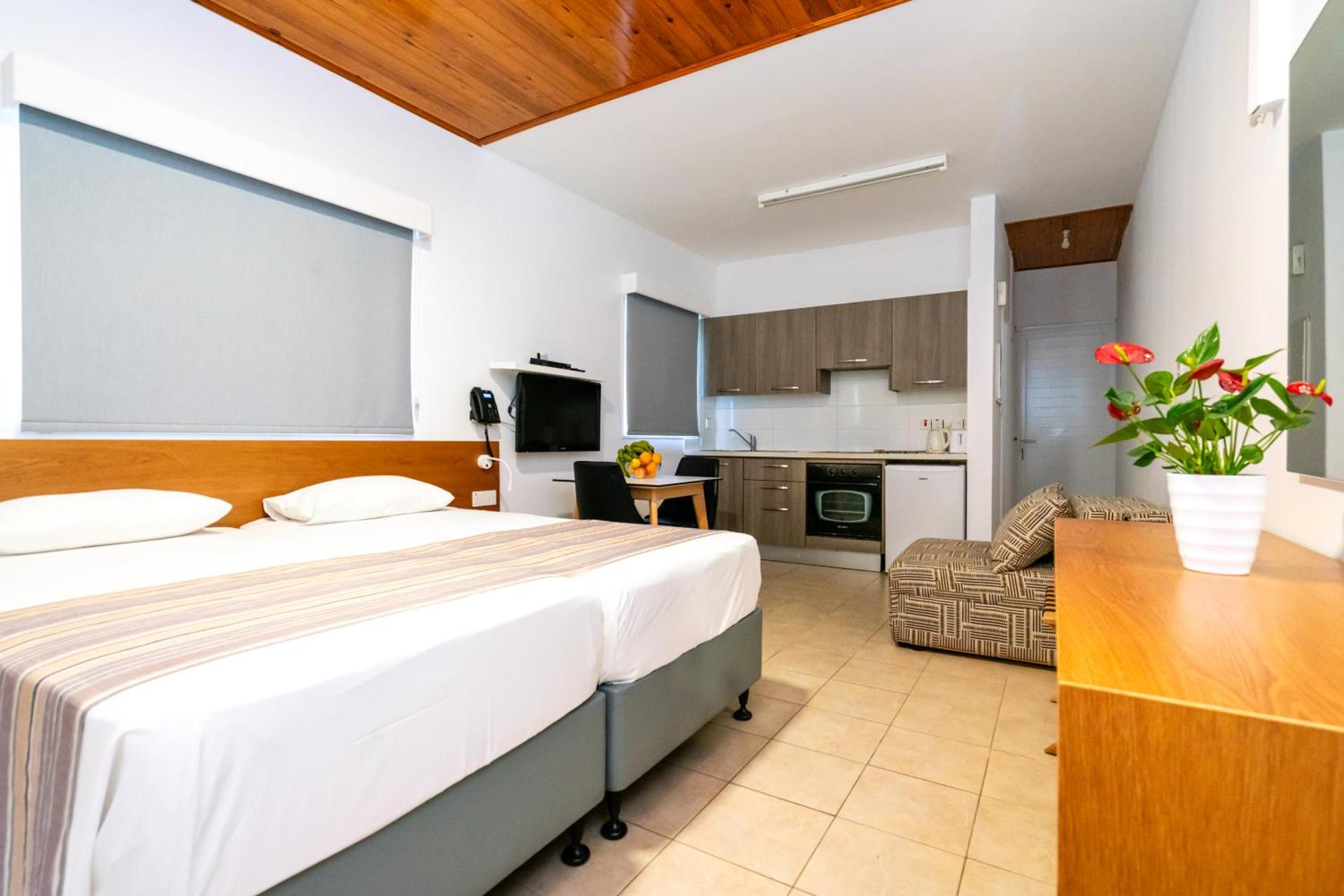 Helios Bay Hotel and Suites - Photo 51