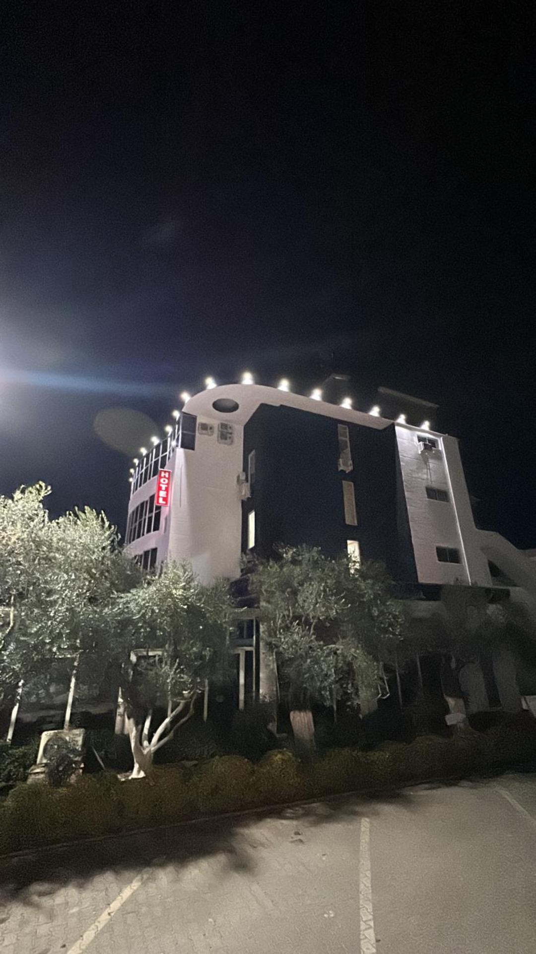 Luxury Hotel By Gjyshi - Photo 17