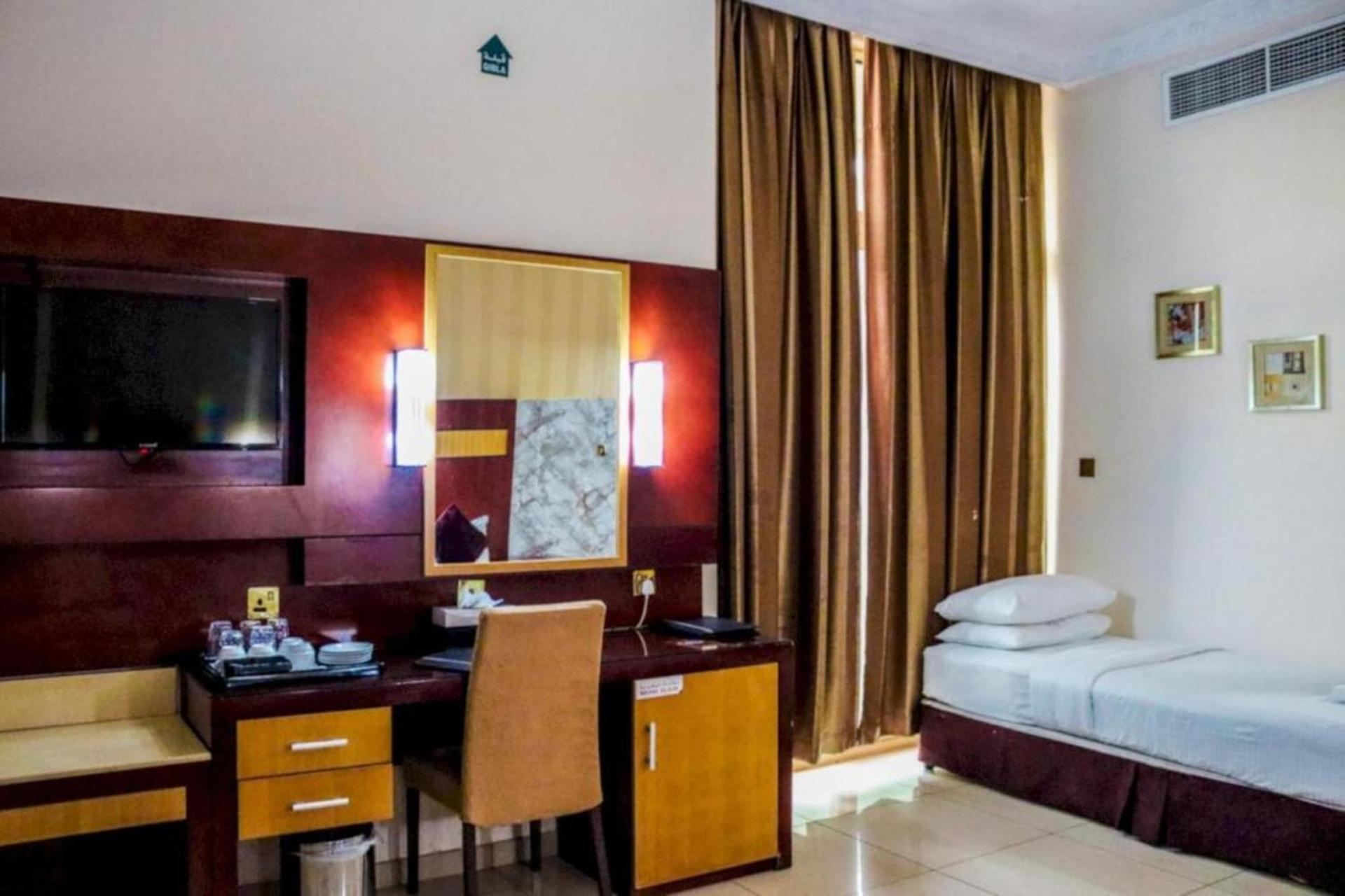 Palette Phoenix Hotel - Photo 13