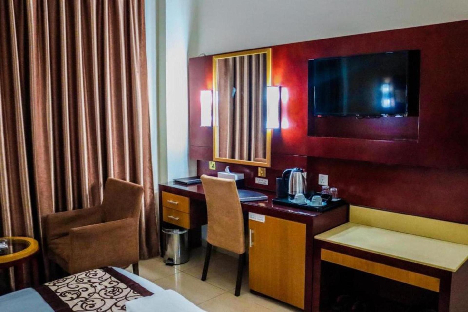 Palette Phoenix Hotel - Photo 26