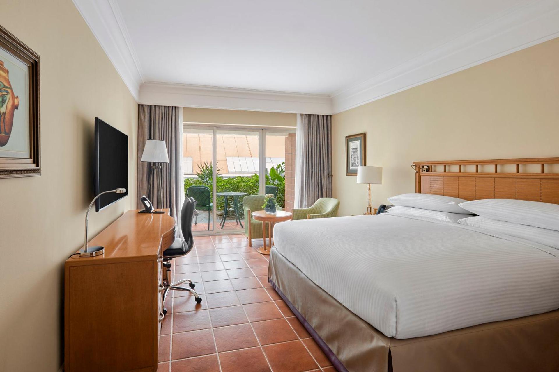 Classic King Room with Pool Access