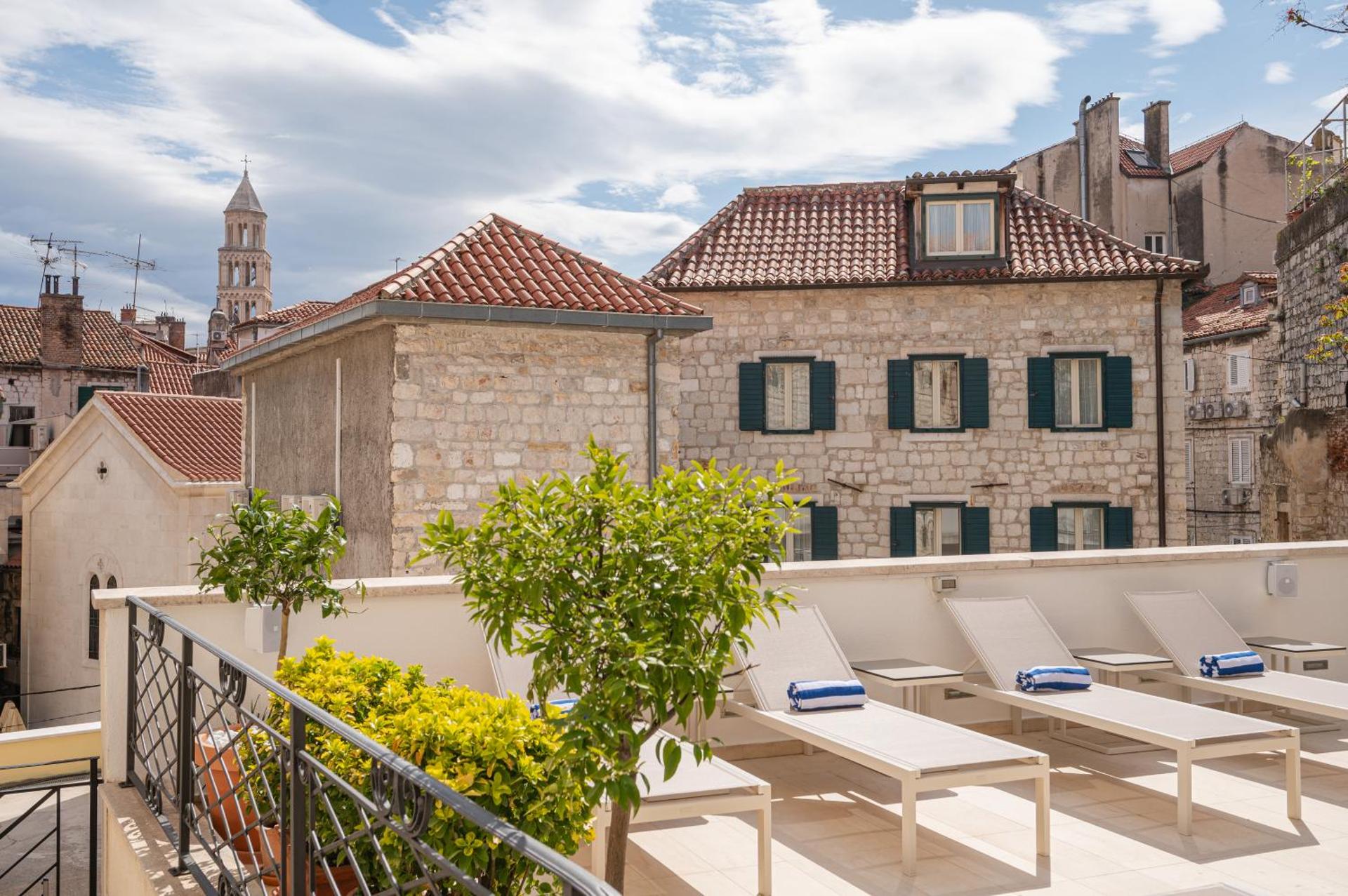 Marmont Heritage Hotel - Photo 20