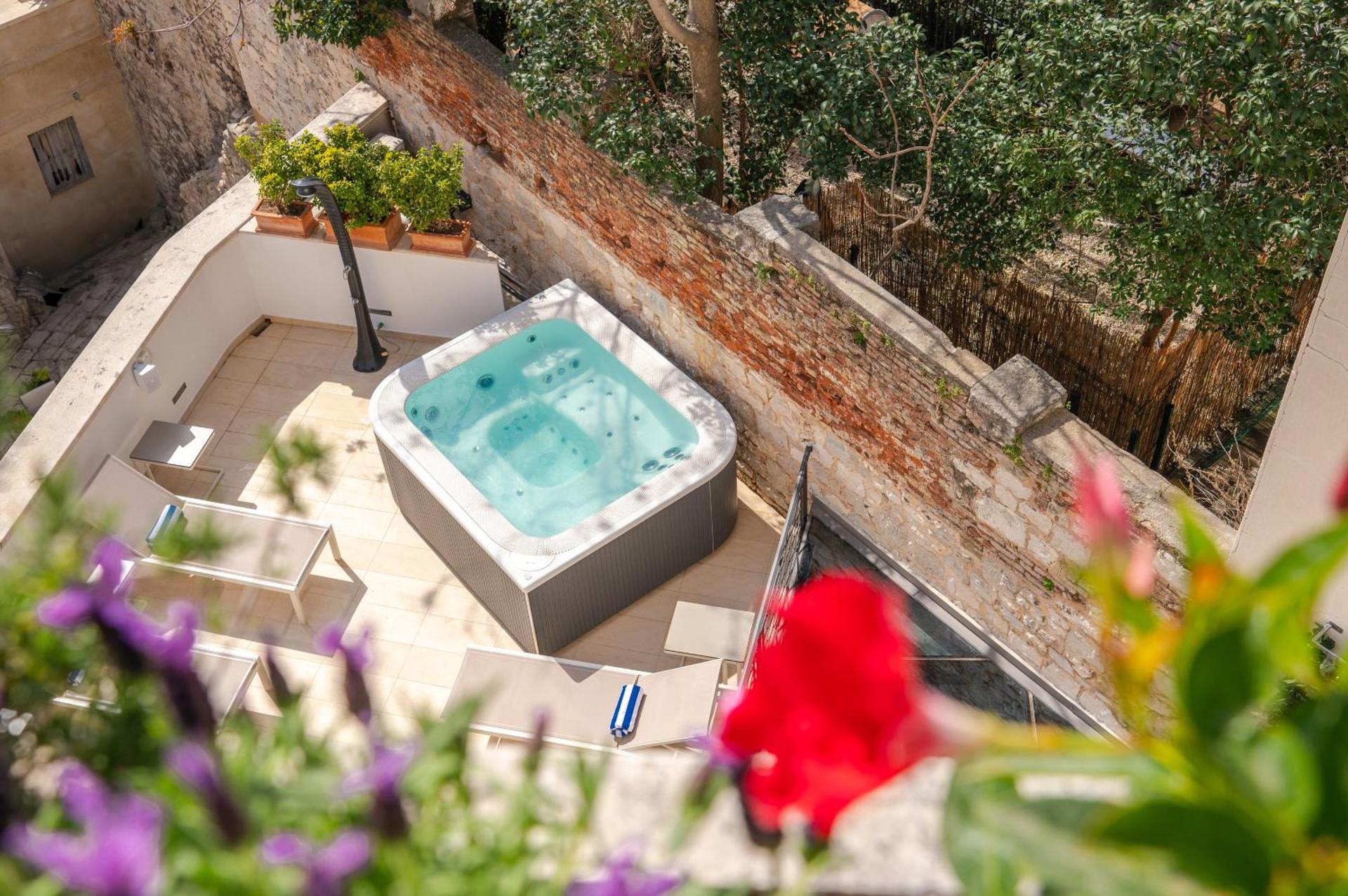 Marmont Heritage Hotel - Photo 13