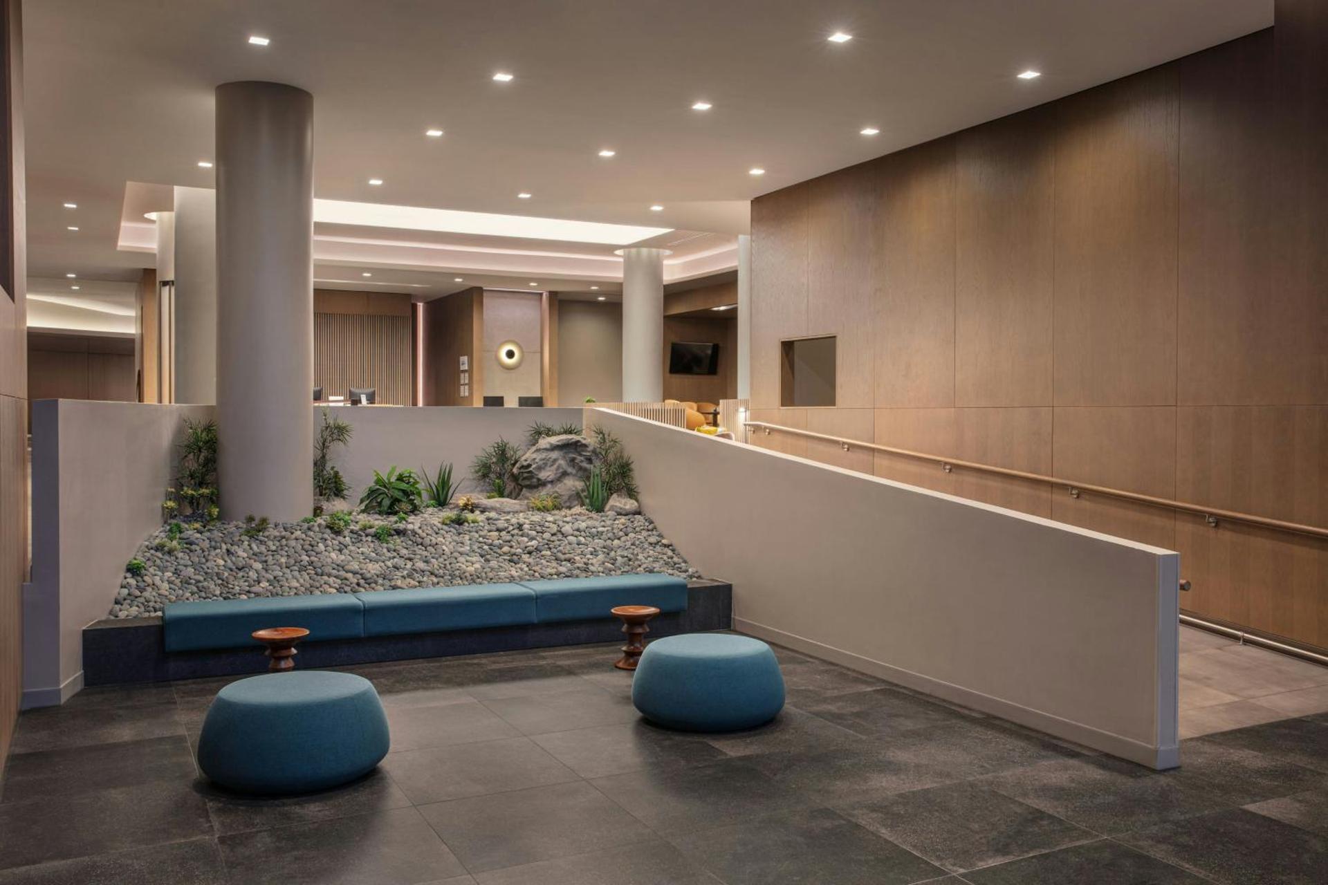 Sheraton LaGuardia East Hotel - Photo 13