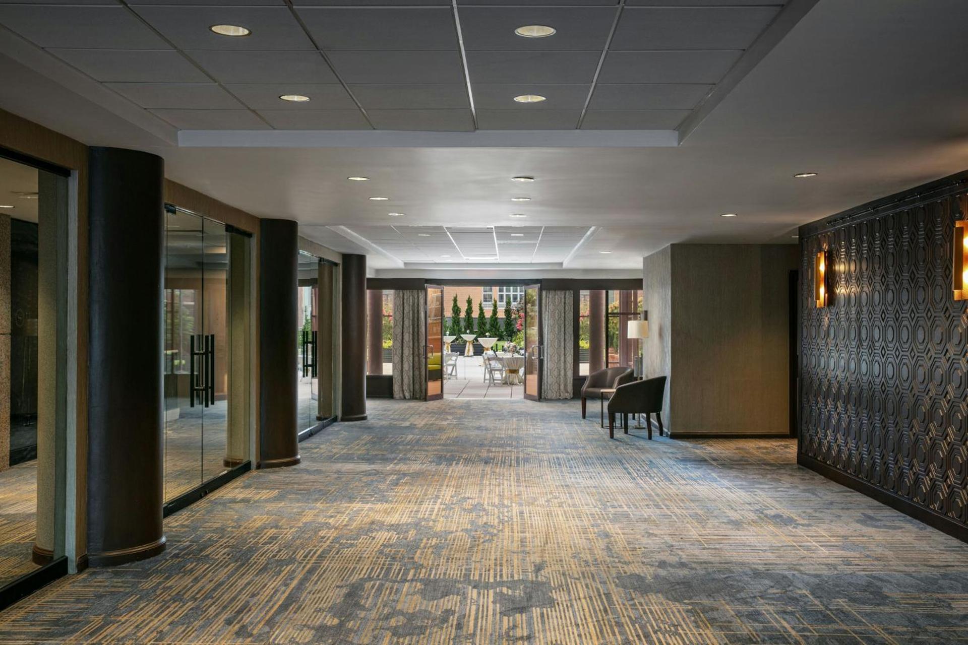 Sheraton LaGuardia East Hotel - Photo 5