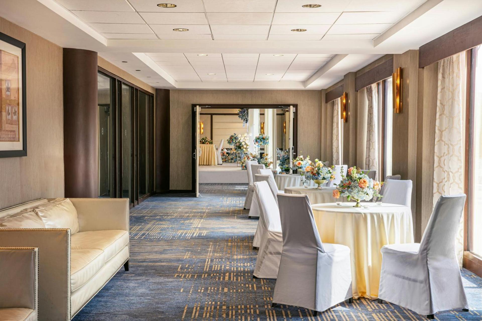 Sheraton LaGuardia East Hotel - Photo 6