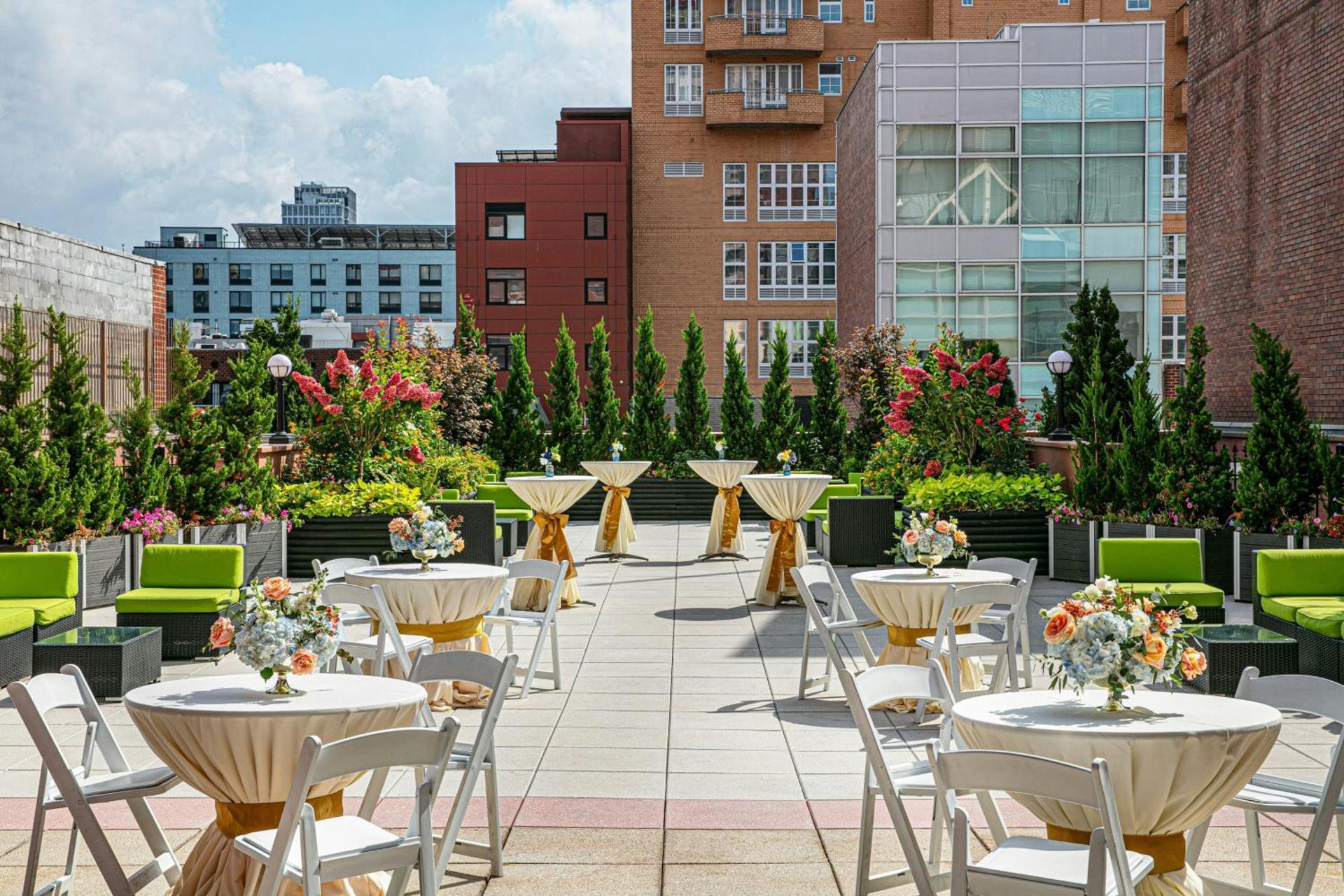 Sheraton LaGuardia East Hotel - Photo 14