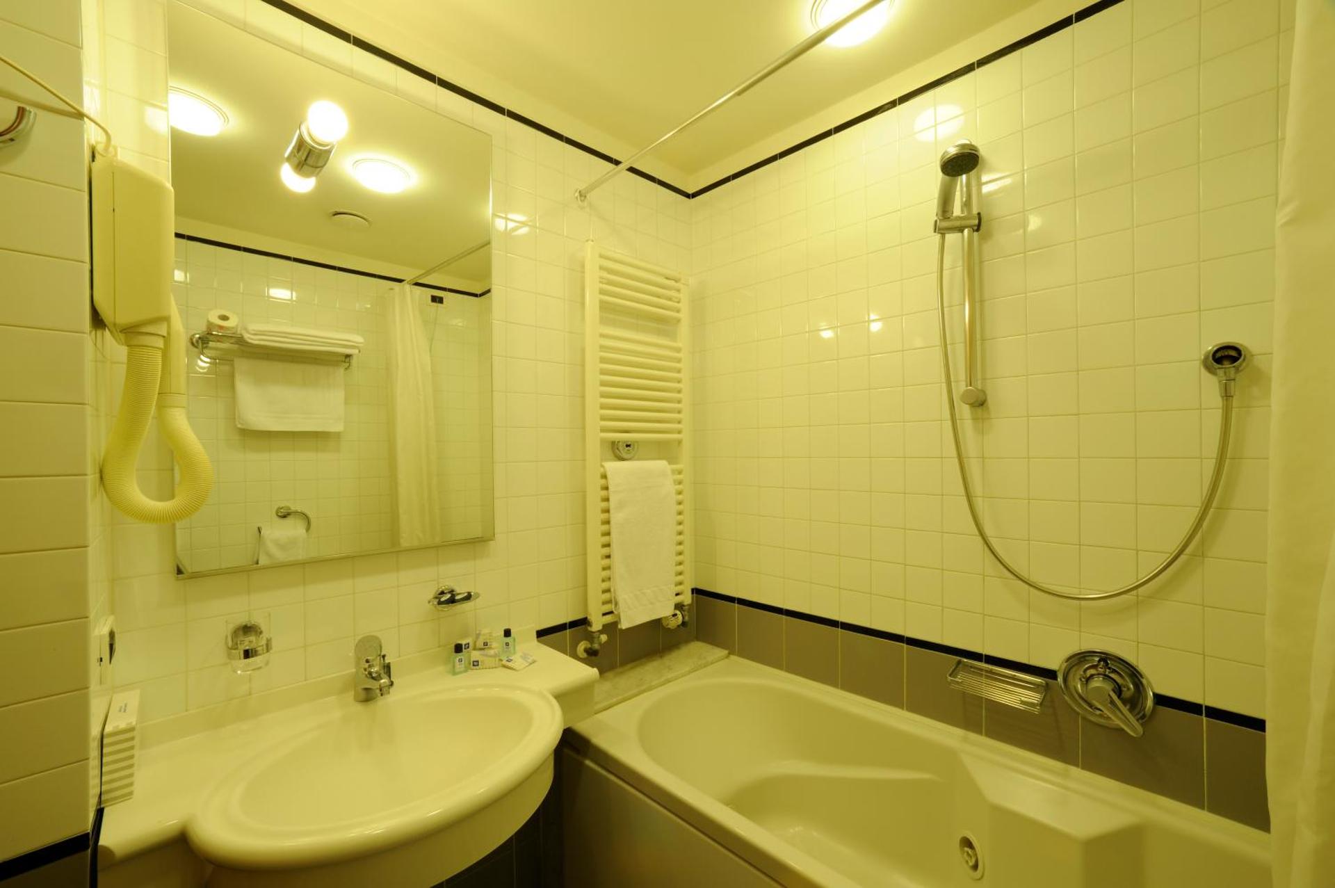 Hotel Le Roi - Photo 4