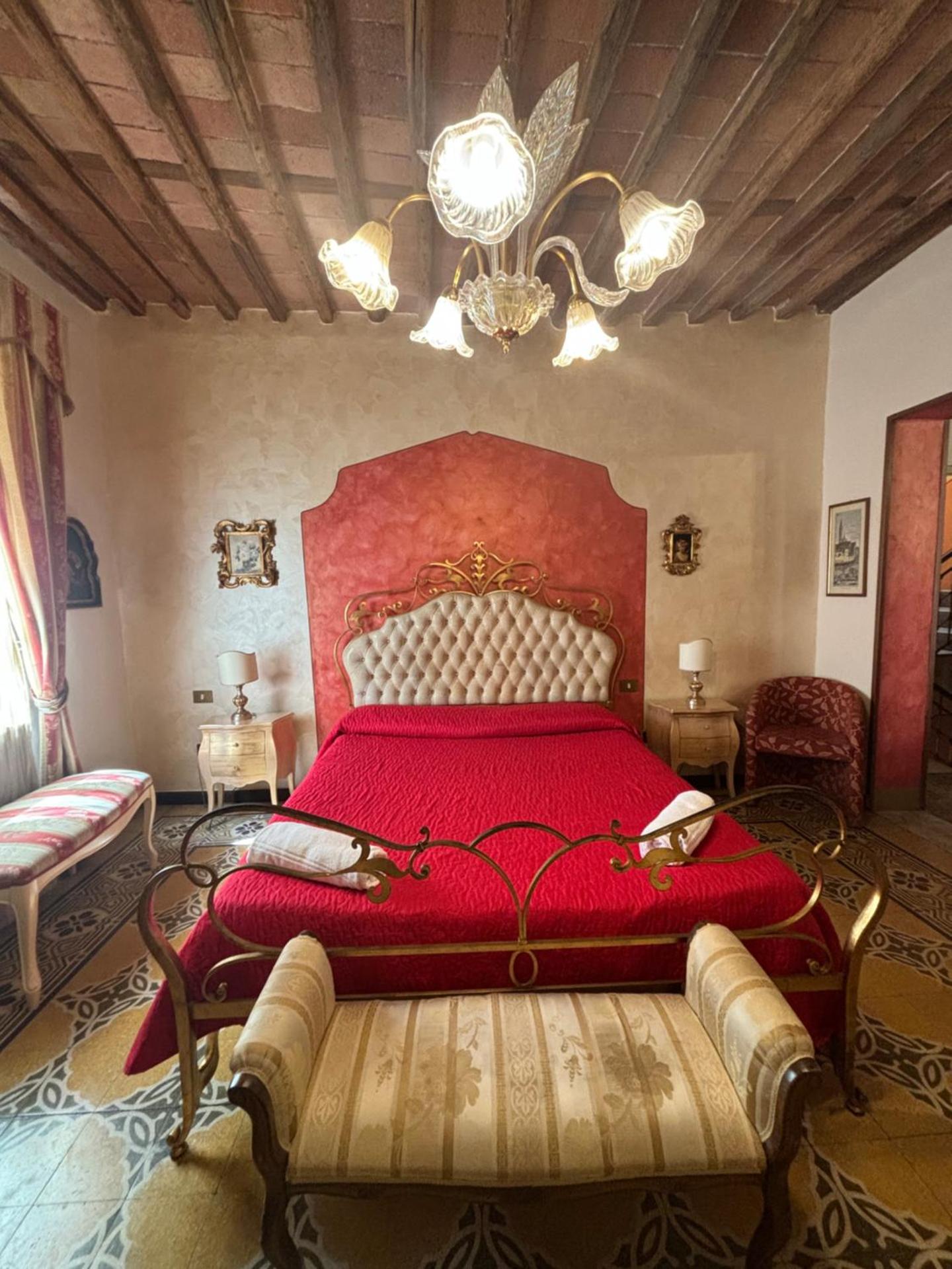 Antica Residenza Santa Chiara -City Center - Photo 12