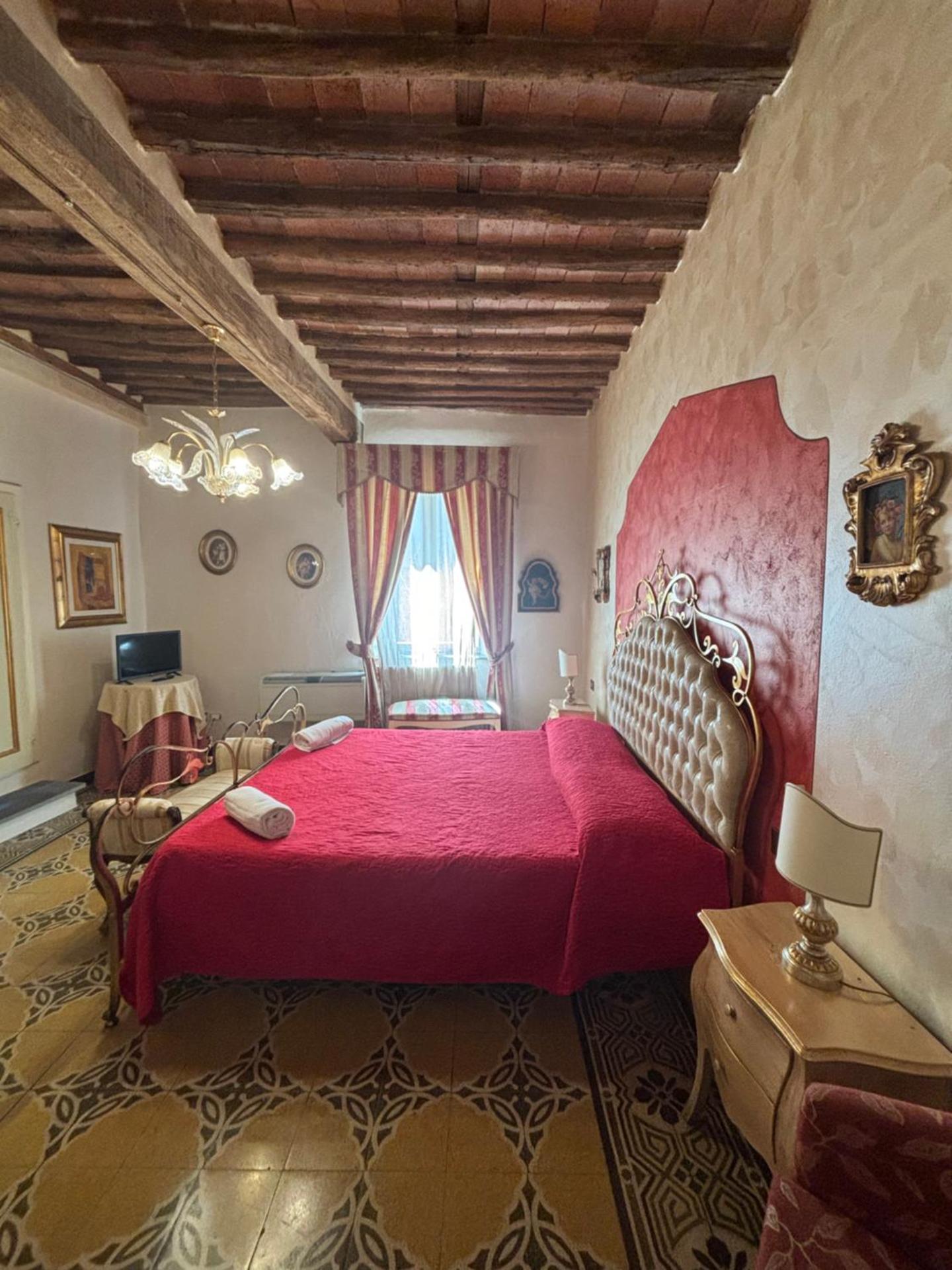 Antica Residenza Santa Chiara -City Center - Photo 15