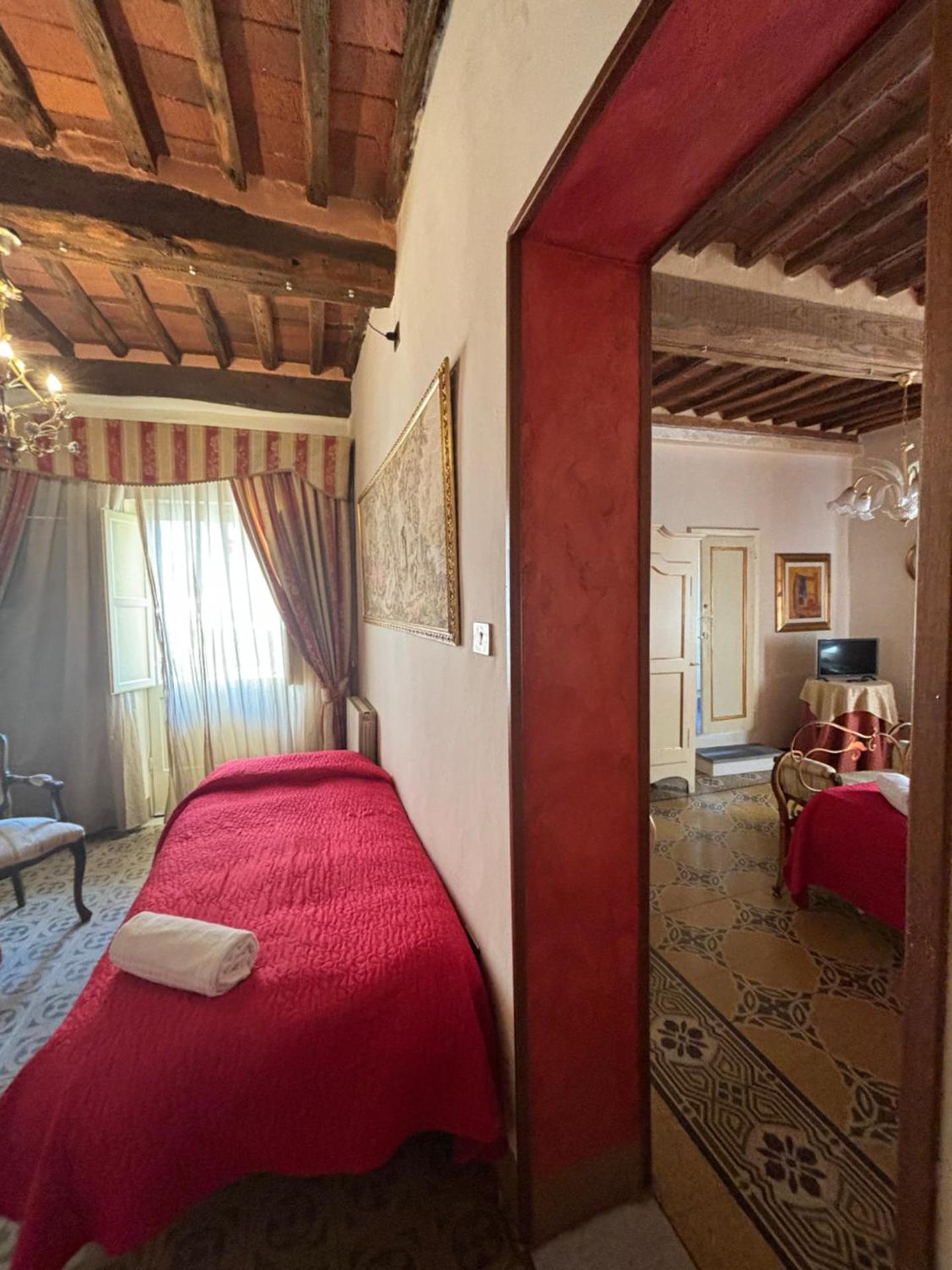 Antica Residenza Santa Chiara -City Center - Photo 14