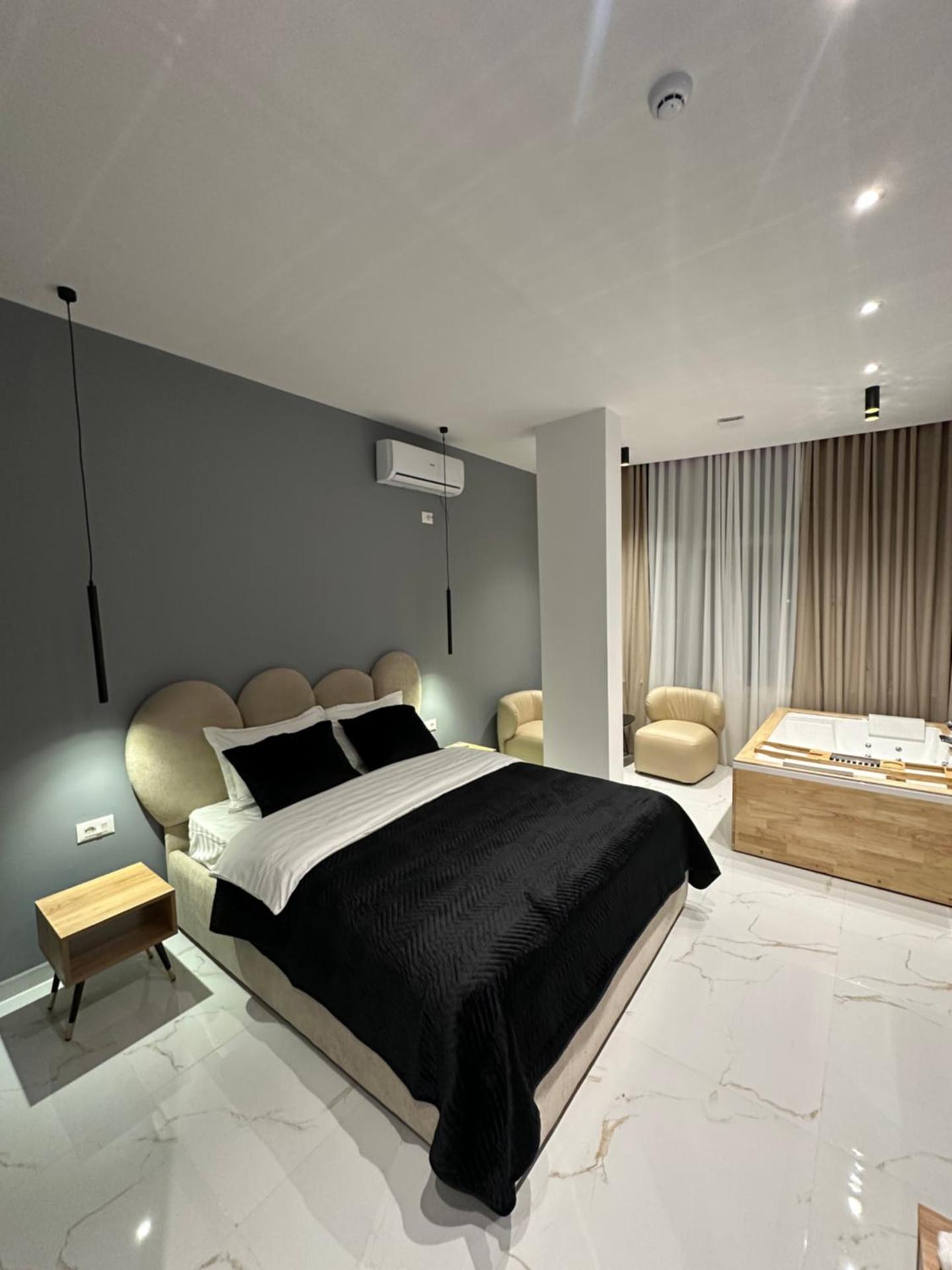 Luxury Hotel By Gjyshi - Photo 32