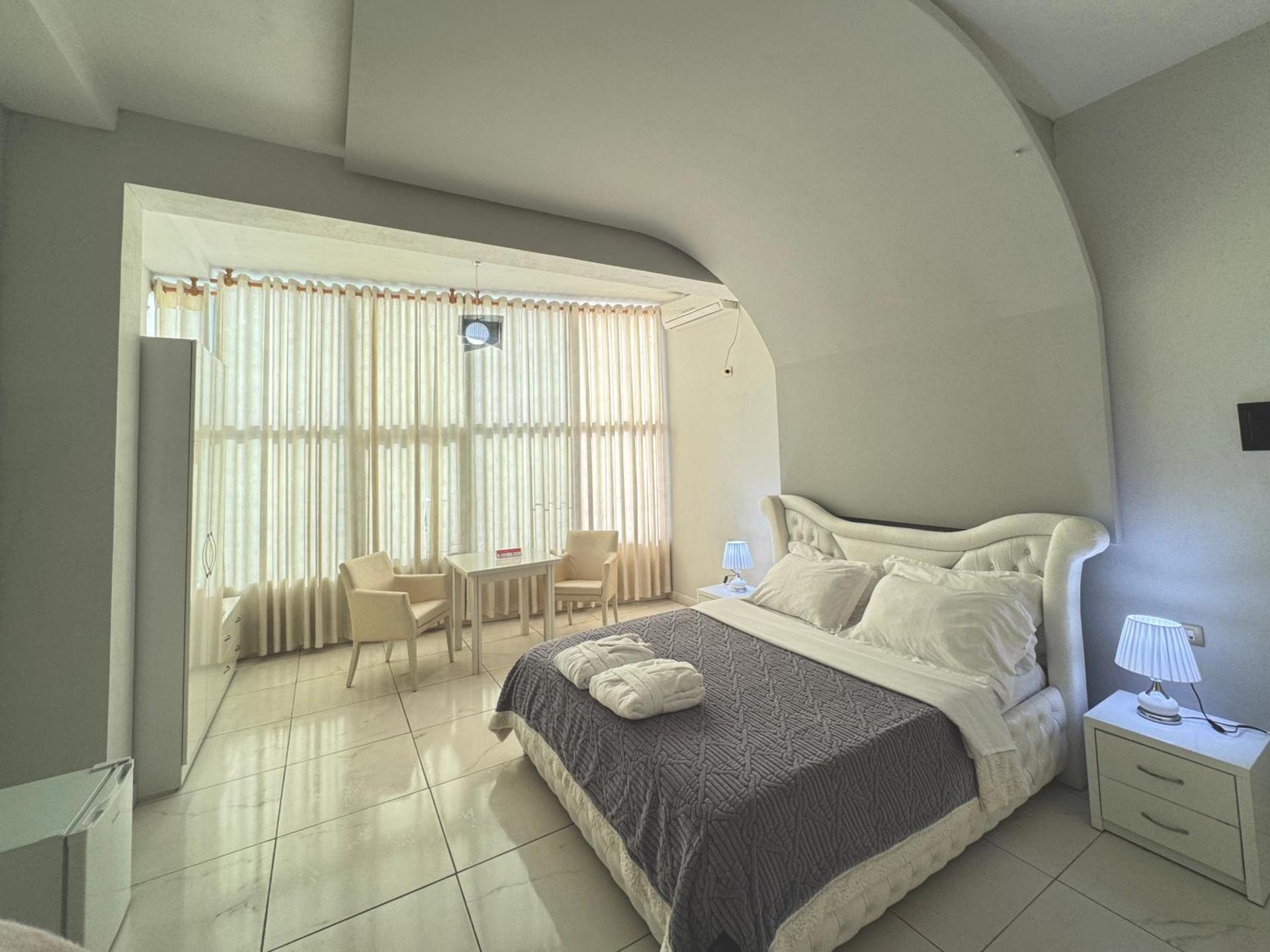 Grand Hotel Gjyshi - Photo 52