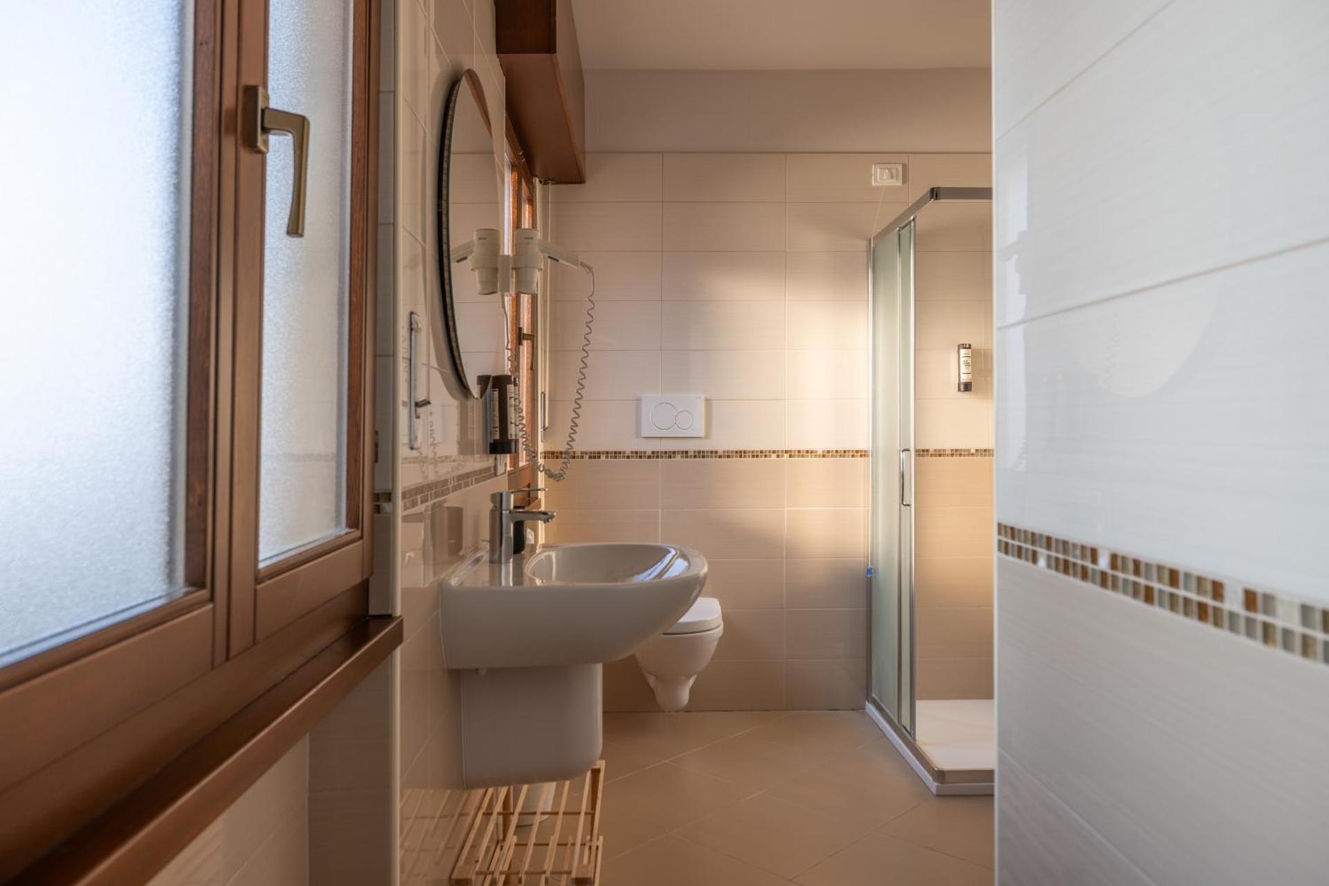 La Vista Postcard Hotel - Photo 38