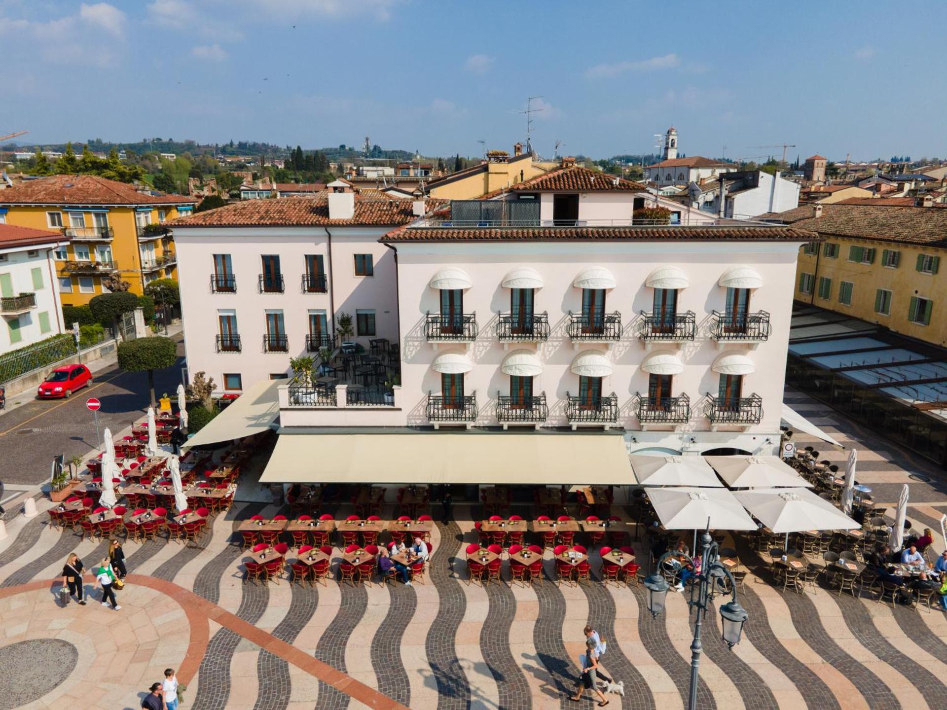 La Vista Postcard Hotel - Photo 21