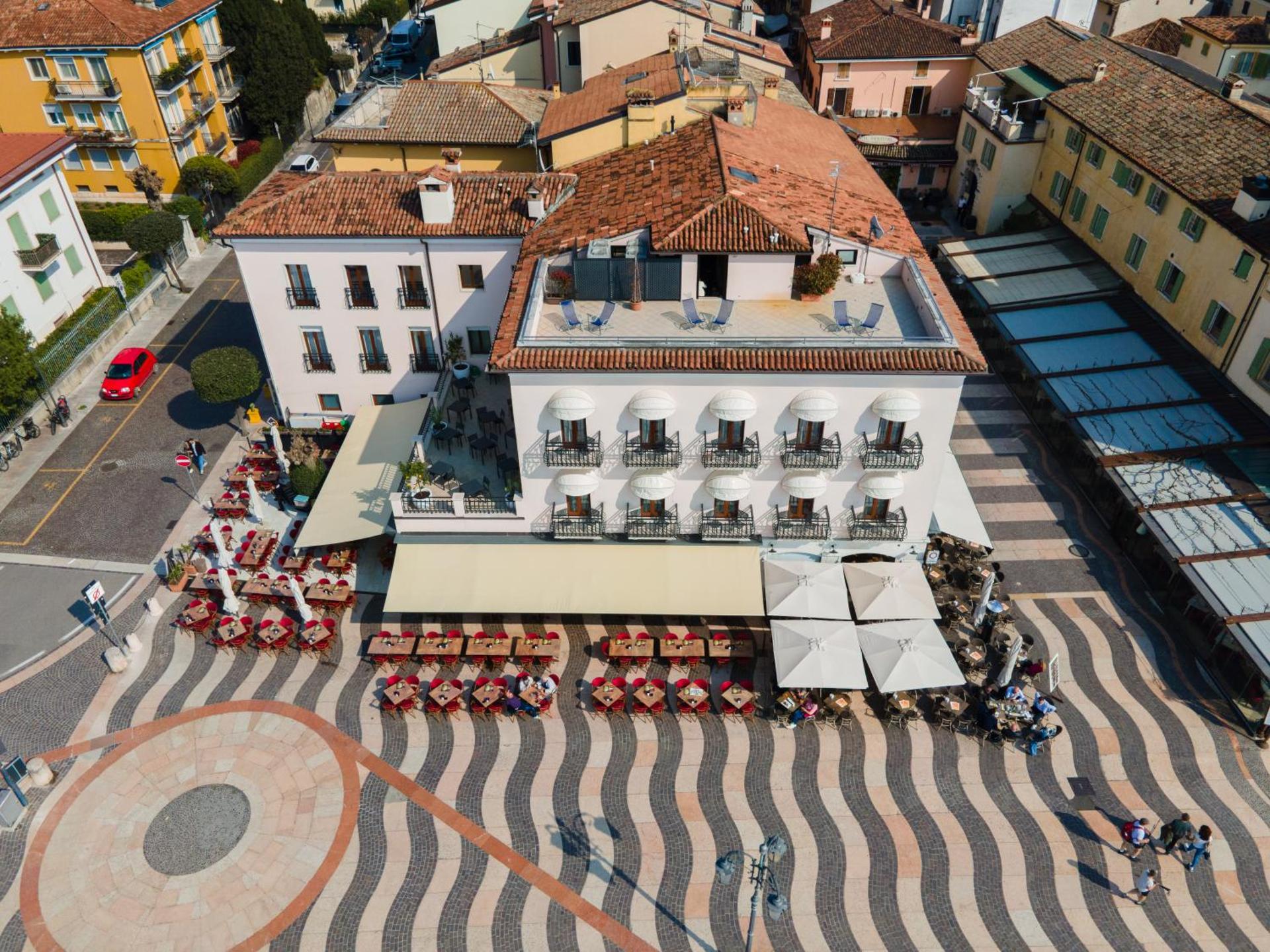 La Vista Postcard Hotel - Photo 23