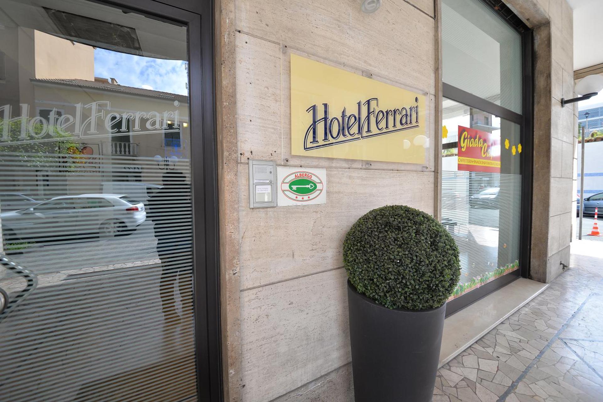 Hotel Ferrari - Photo 5