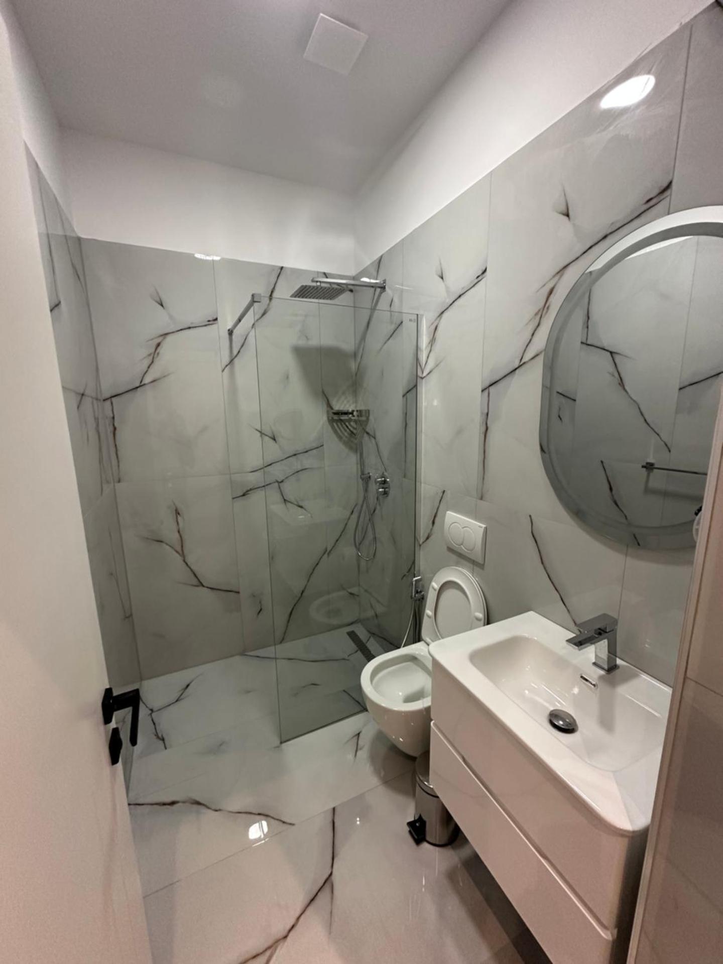 Luxury Hotel By Gjyshi - Photo 11