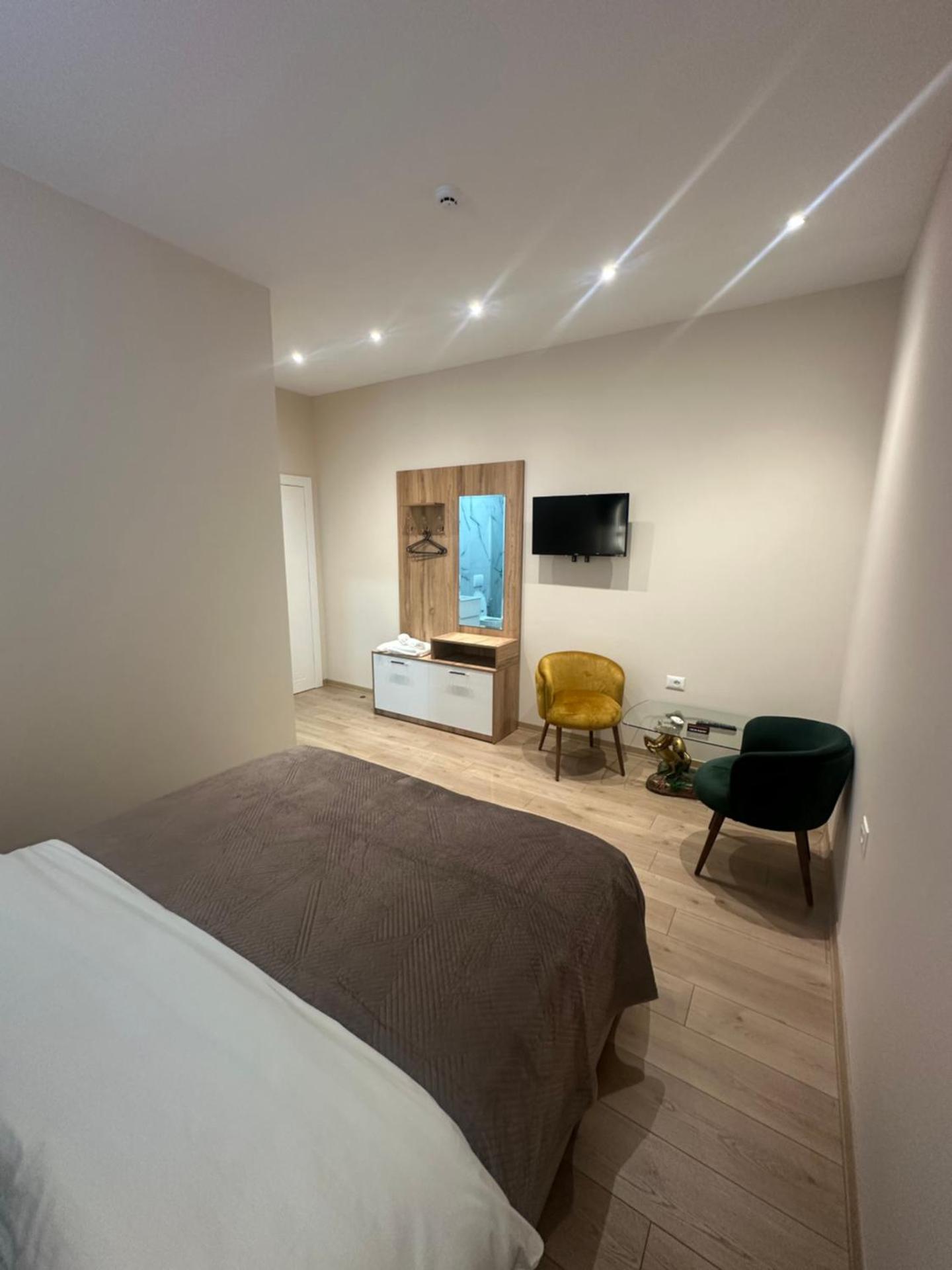 Luxury Hotel By Gjyshi - Photo 10