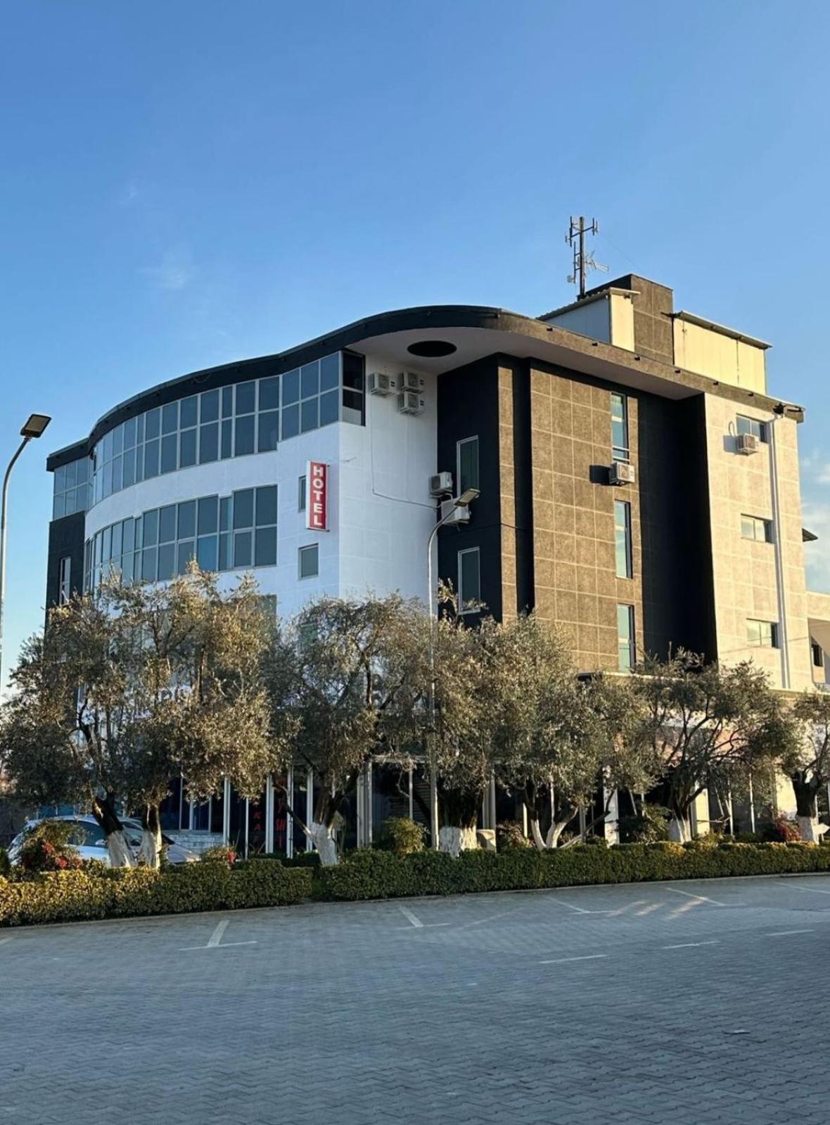 Luxury Hotel By Gjyshi - Photo 21