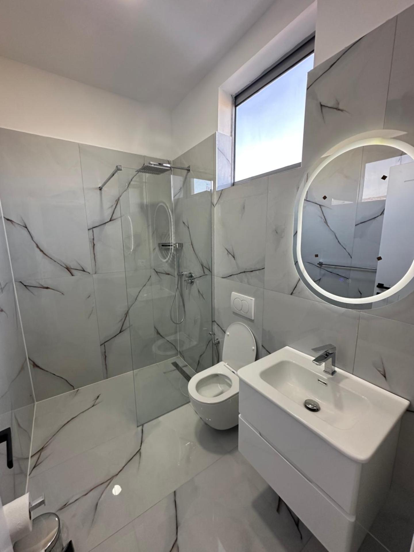 Luxury Hotel By Gjyshi - Photo 53