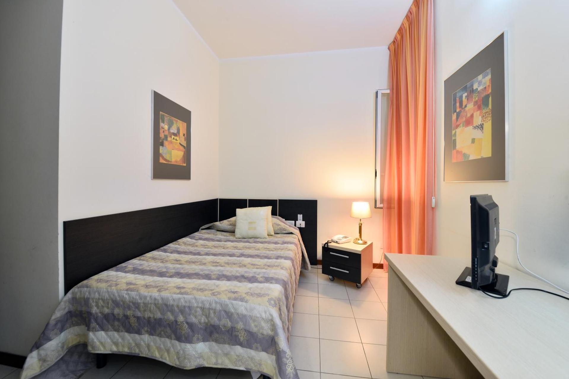 Hotel Ferrari - Photo 44