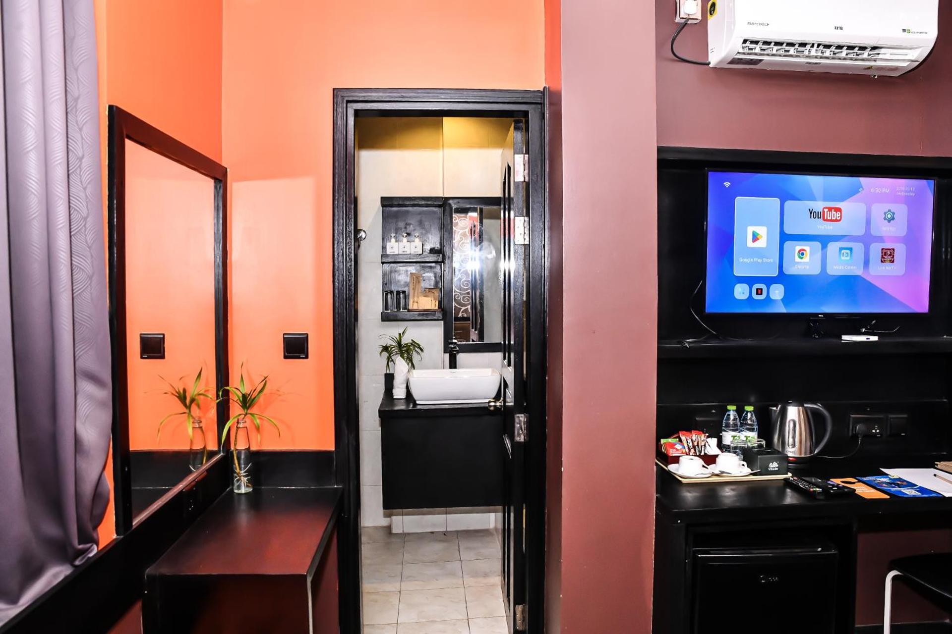 The Beehive - Photo 68