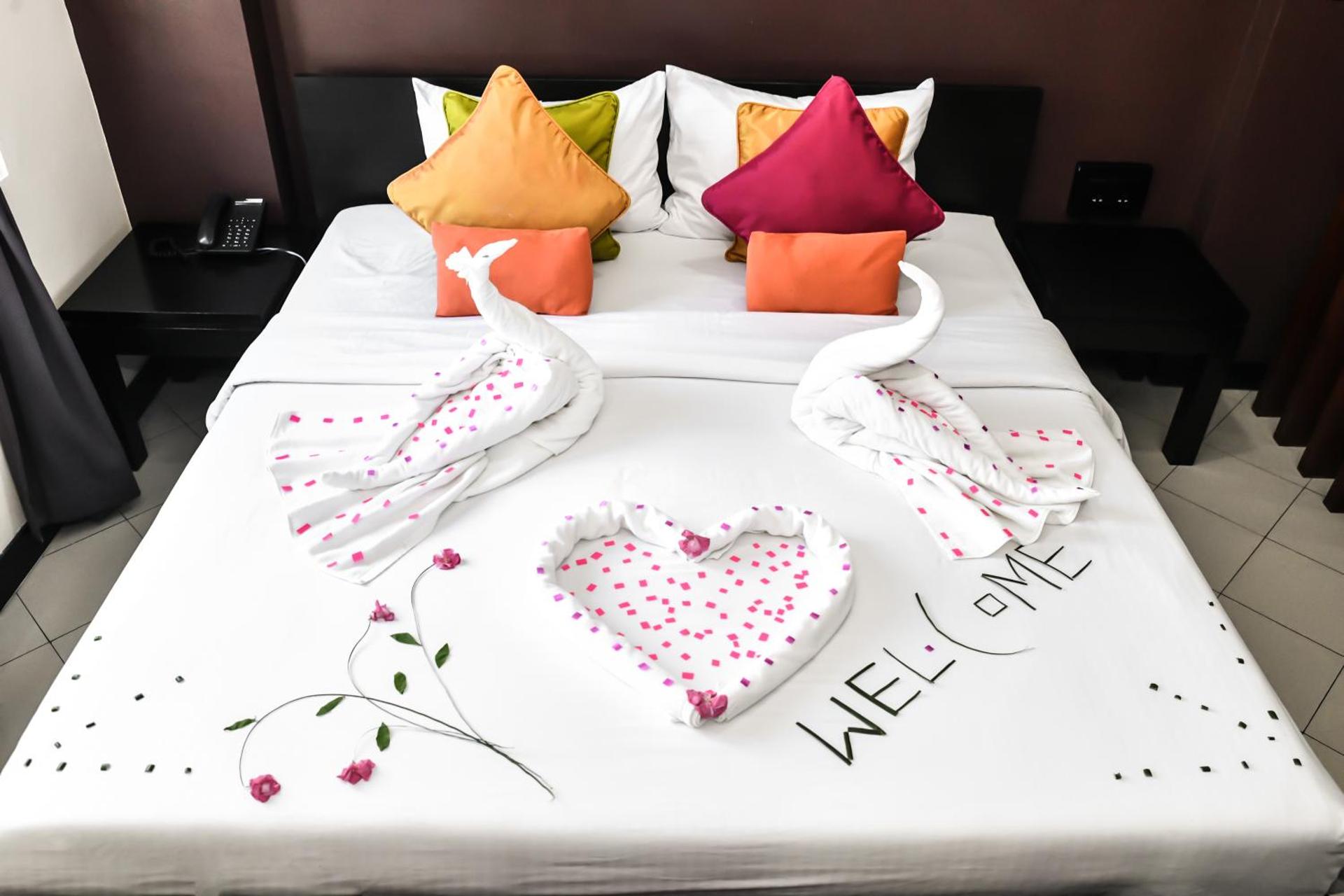 The Beehive - Photo 40