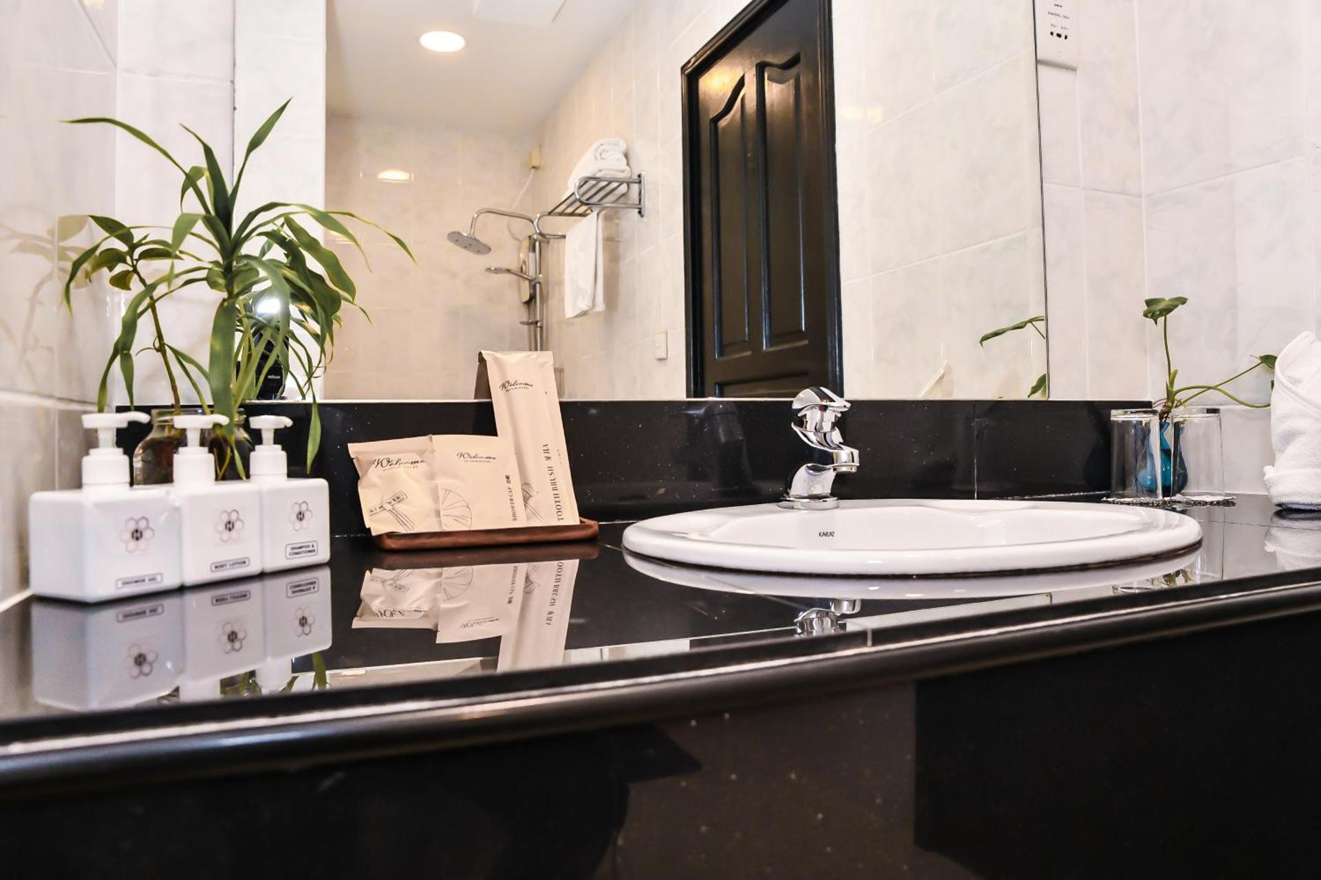 The Beehive - Photo 45