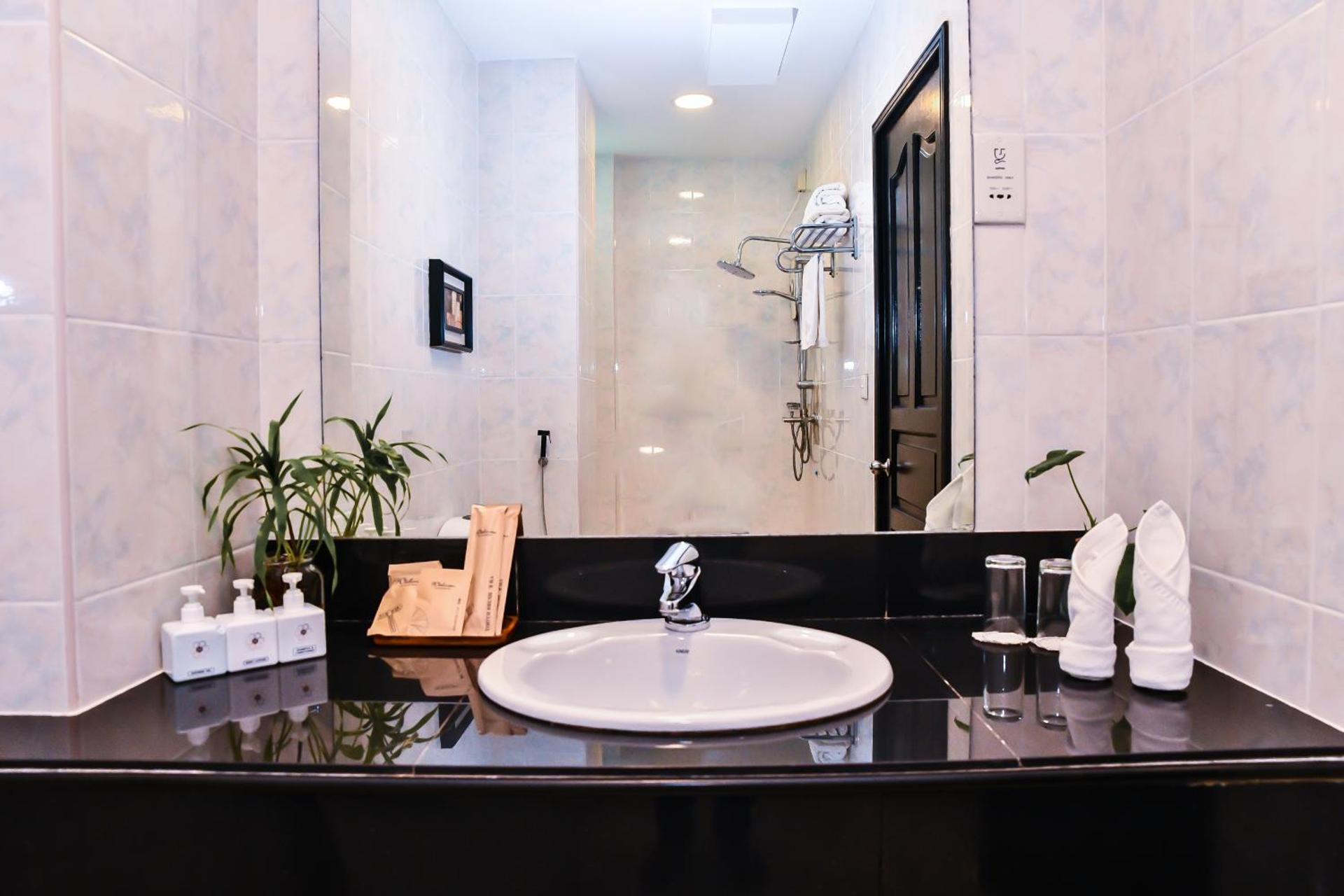 The Beehive - Photo 43